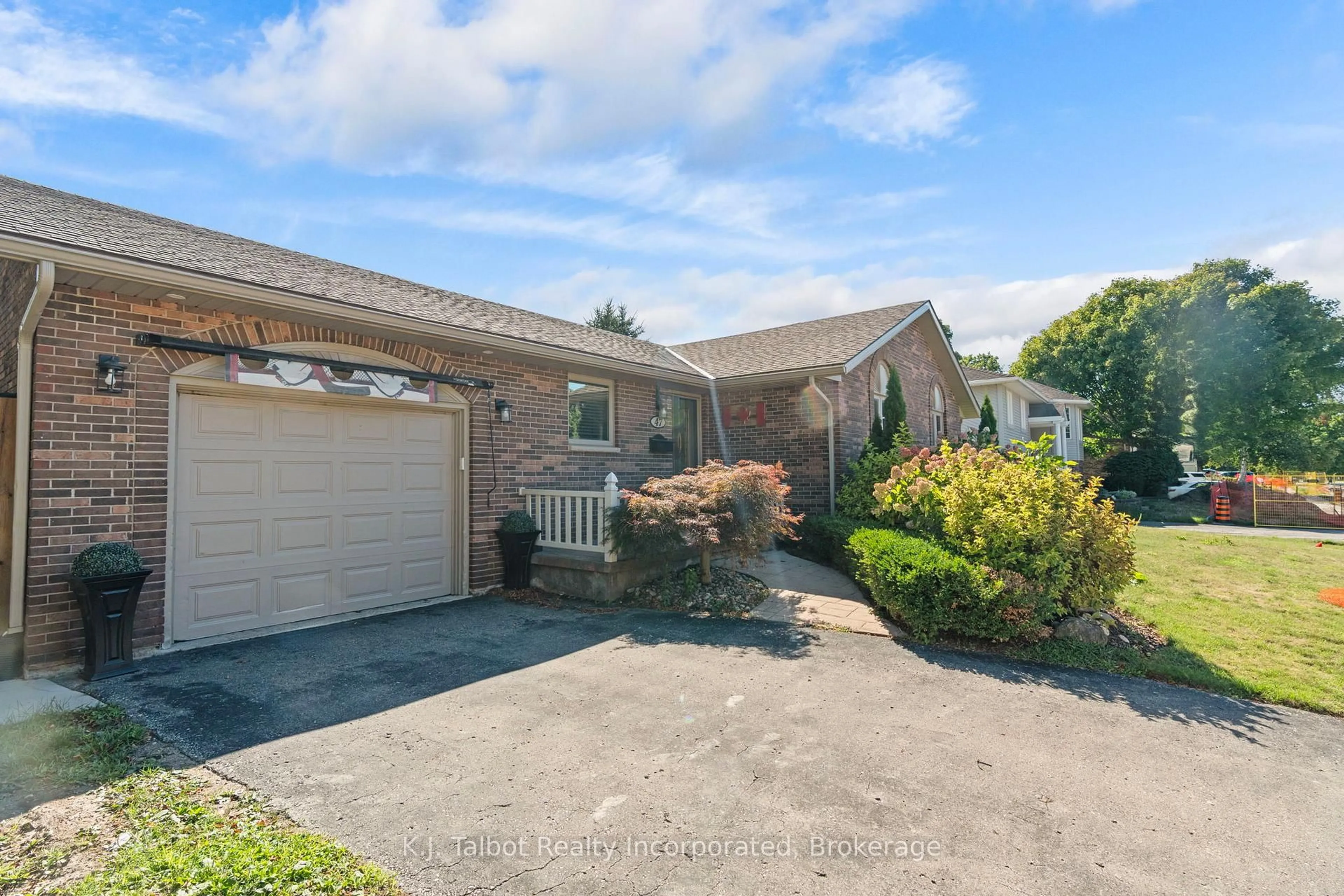 A pic from outside/outdoor area/front of a property/back of a property/a pic from drone, street for 47 Suncoast Dr, Goderich Ontario N7A 4H1