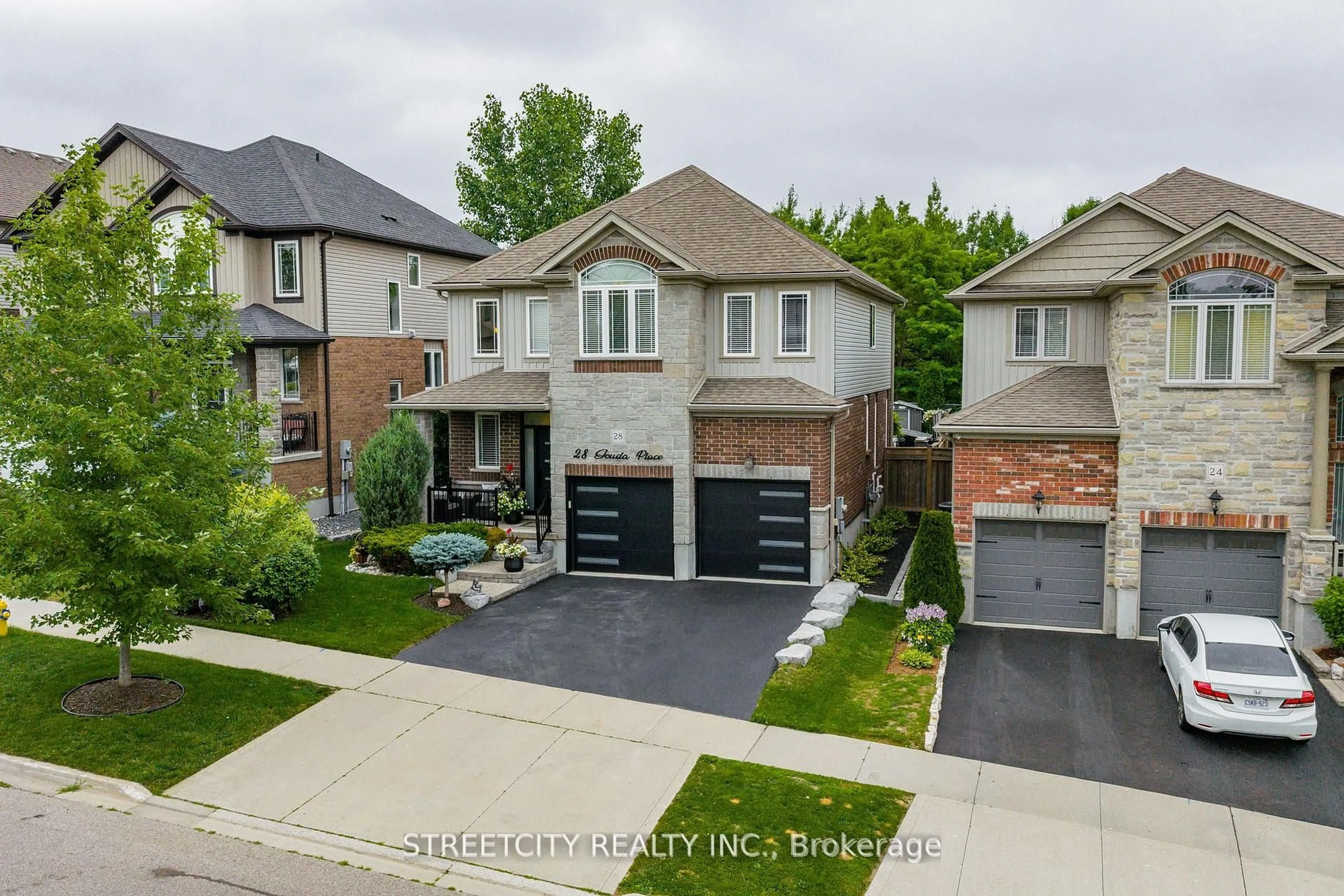 A pic from outside/outdoor area/front of a property/back of a property/a pic from drone, street for 28 Gouda Pl, Cambridge Ontario N1P 0B1