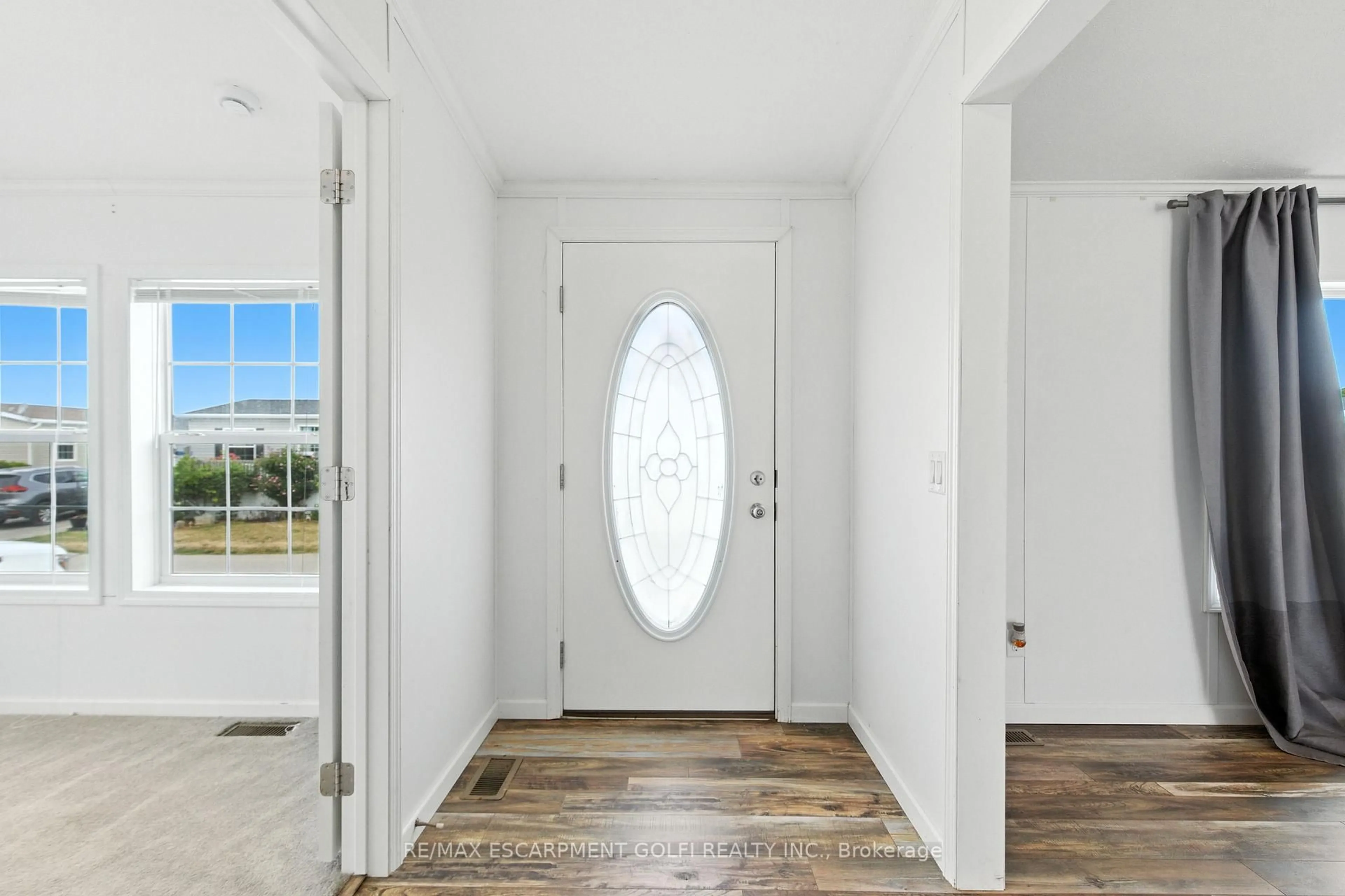 Indoor entryway for 45 Riverbend Cres, Haldimand Ontario N0A 1L0
