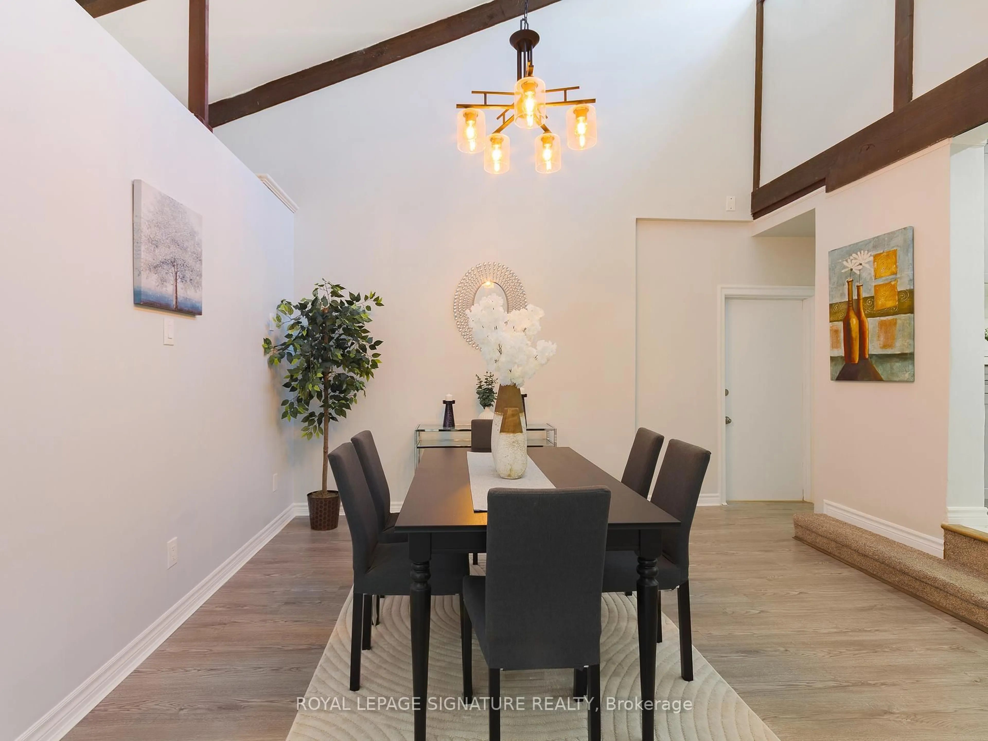 Dining room, wood/laminate floor for 66 Niagara Rd, Kitchener Ontario N2B 1T2