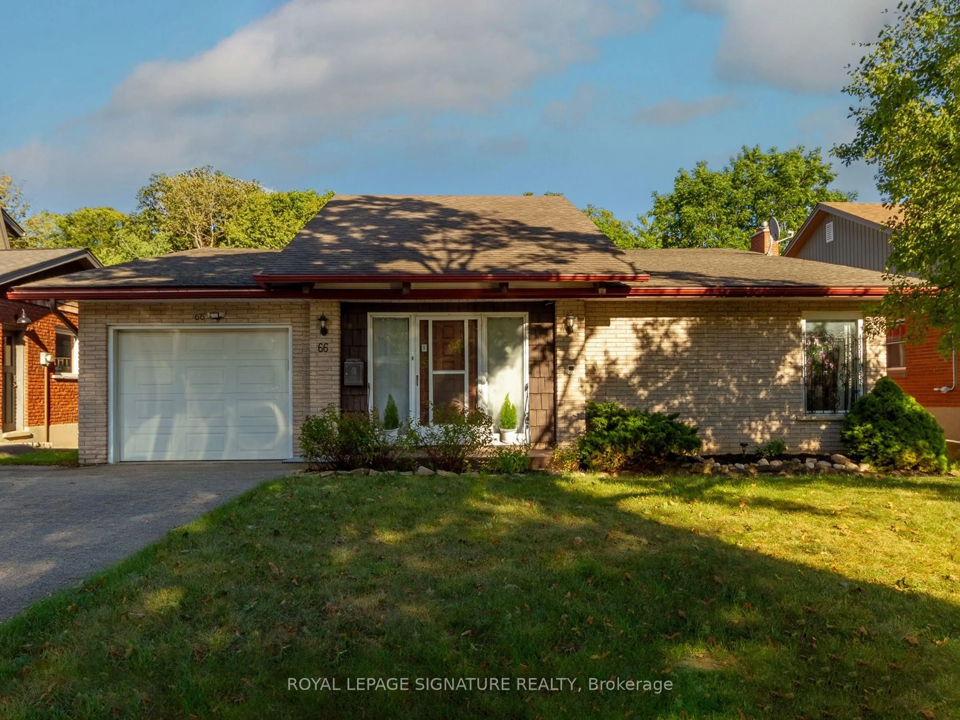 Home with vinyl exterior material, street for 66 Niagara Rd, Kitchener Ontario N2B 1T2