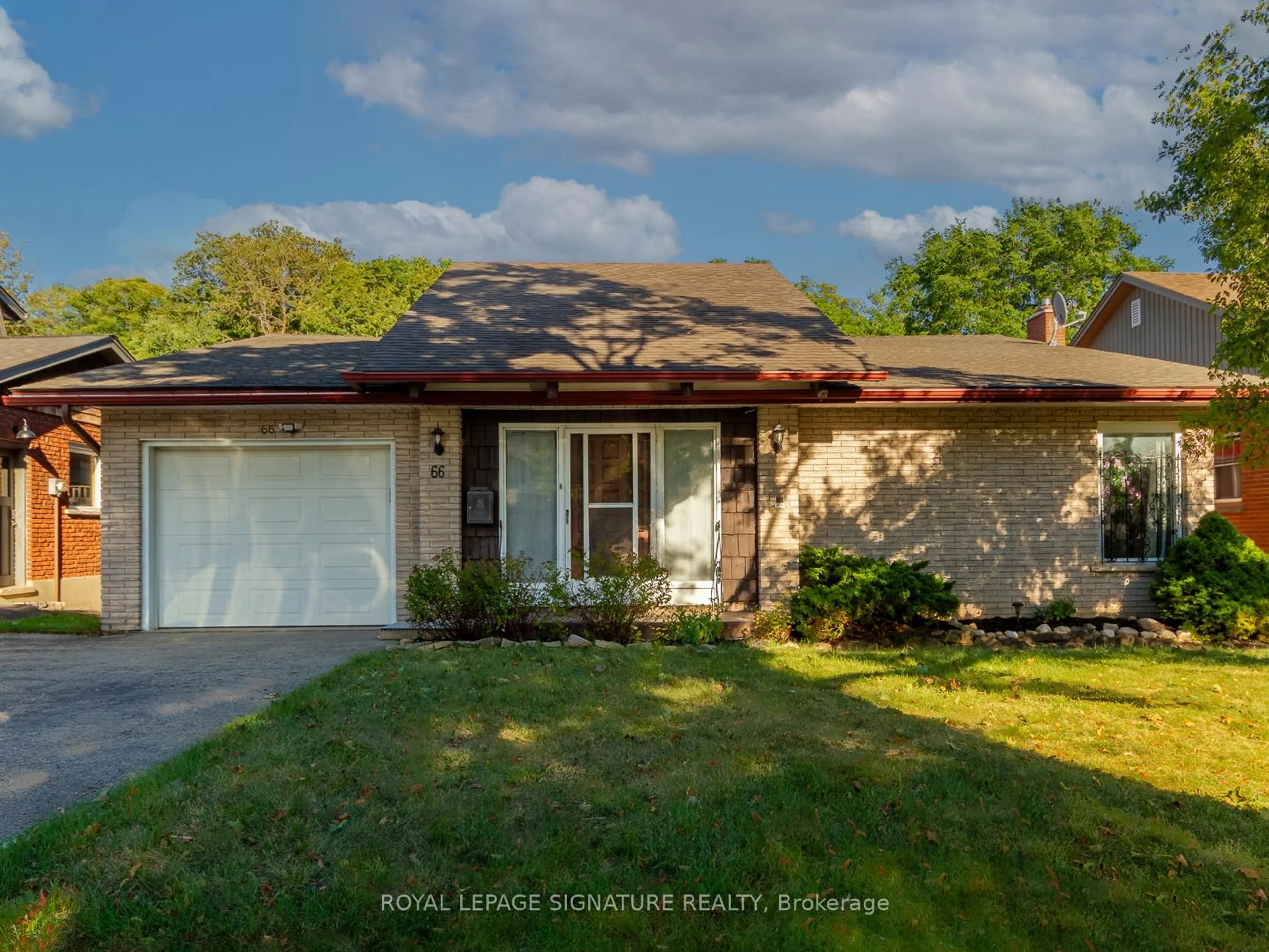 Home with vinyl exterior material, street for 66 Niagara Rd, Kitchener Ontario N2B 1T2
