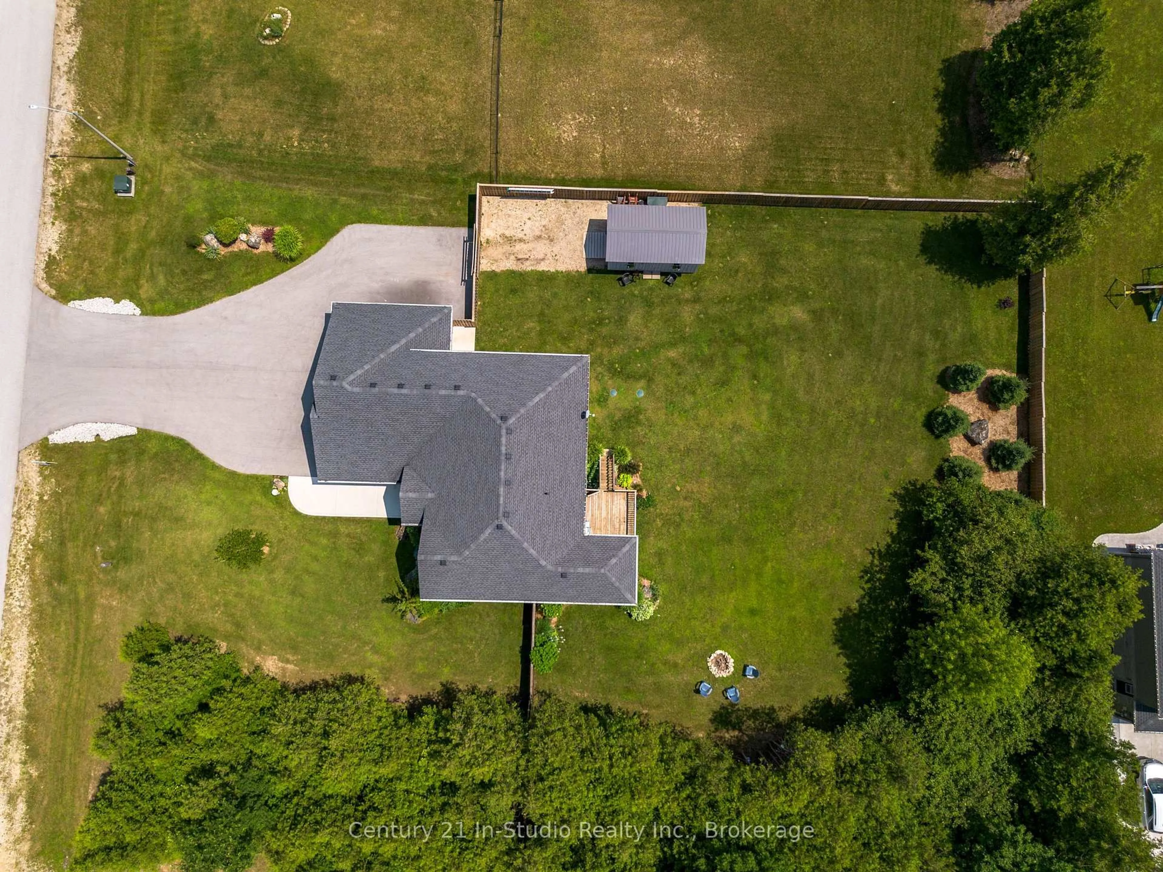 A pic from outside/outdoor area/front of a property/back of a property/a pic from drone, unknown for 202 Meredith Way, Chatsworth Ontario N0H 1G0