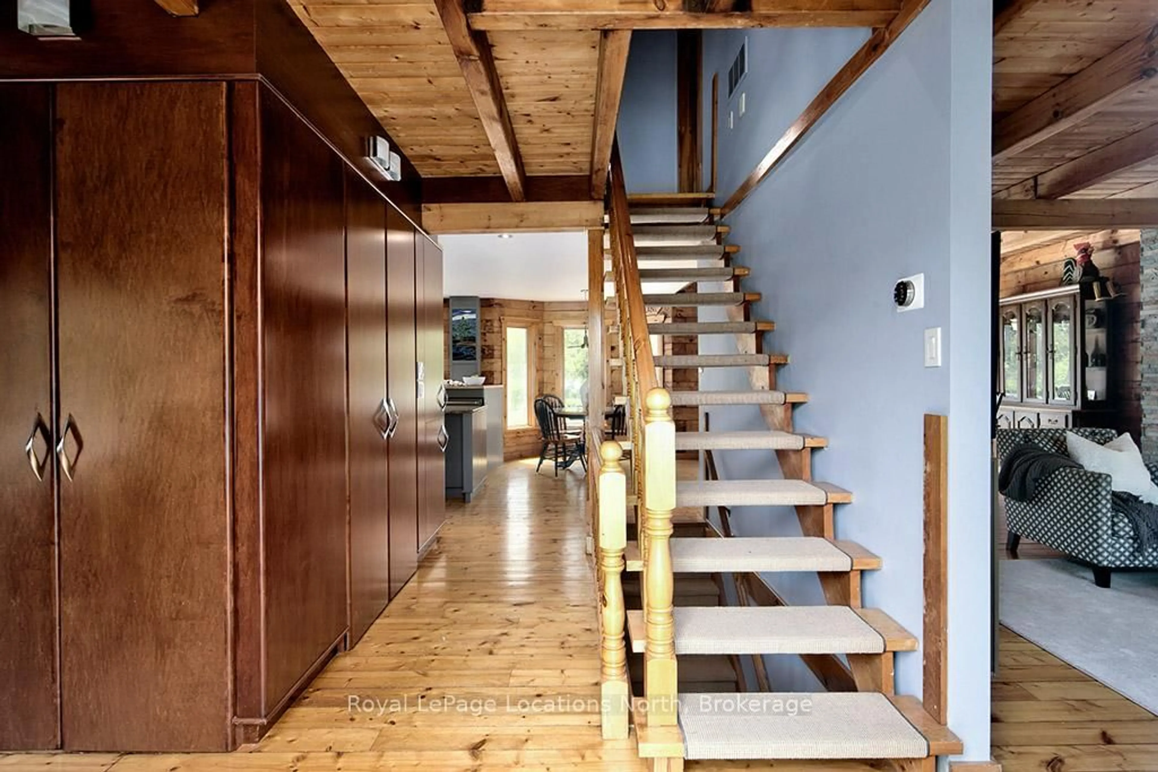 Indoor foyer for 112 Algonquin Dr, Meaford Ontario N0M 1Y0