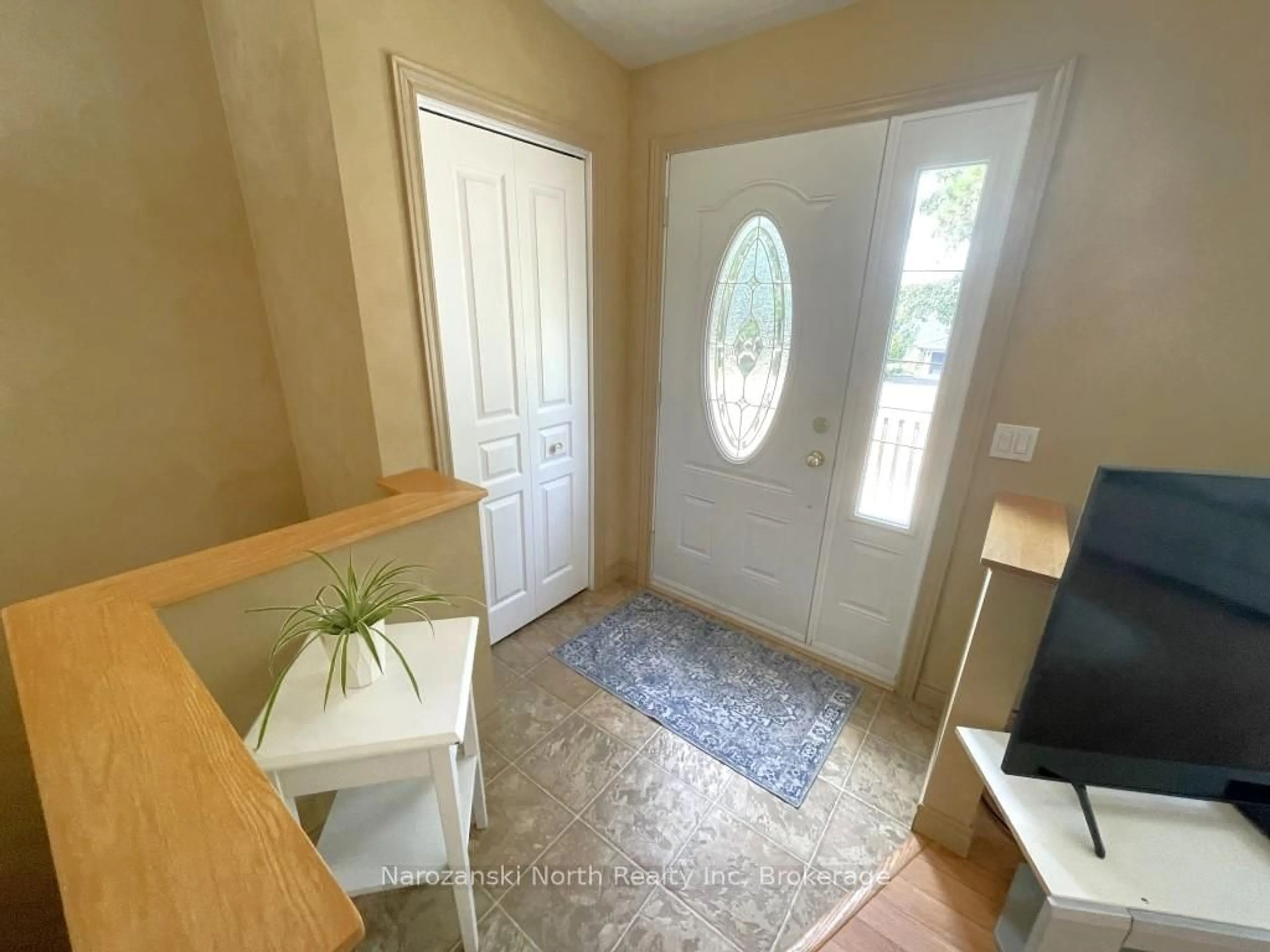 Indoor entryway for 30 Presquille Rd, French River Ontario P0M 1A0