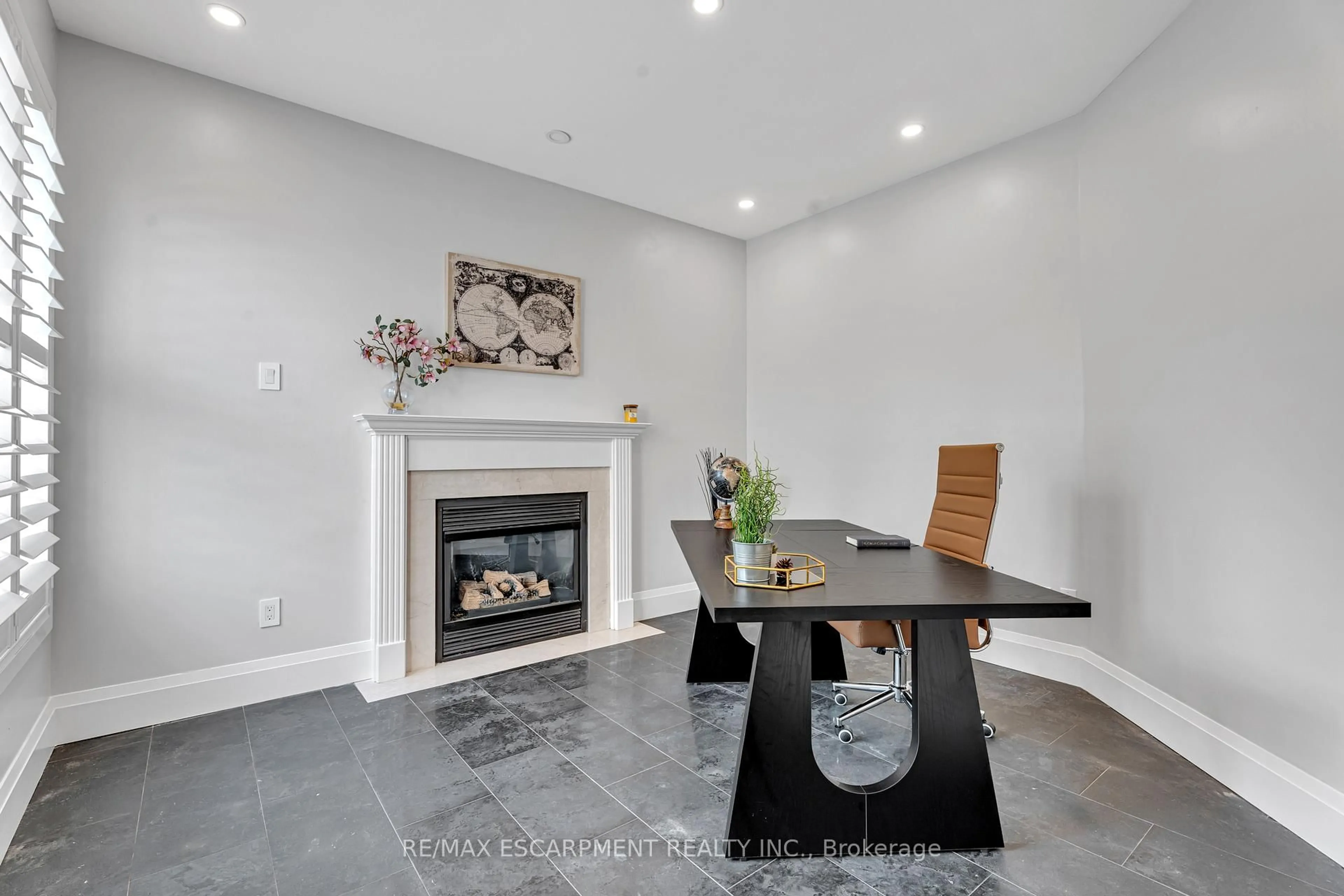 Unknown for 120 Davidson Blvd, Hamilton Ontario L9H 7M5