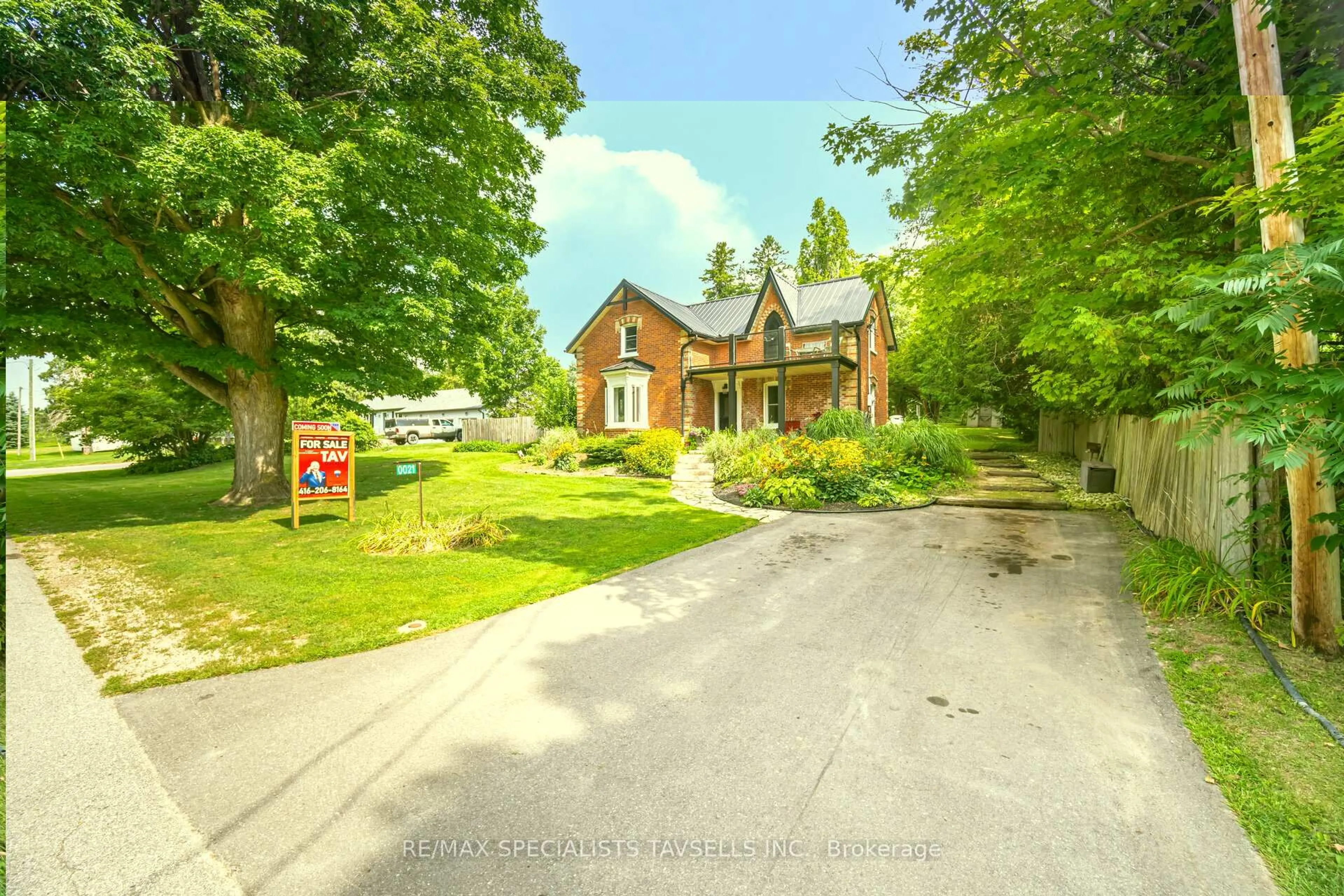 A pic from outside/outdoor area/front of a property/back of a property/a pic from drone, street for 21 Nelson St, Centre Wellington Ontario N0B 1J0