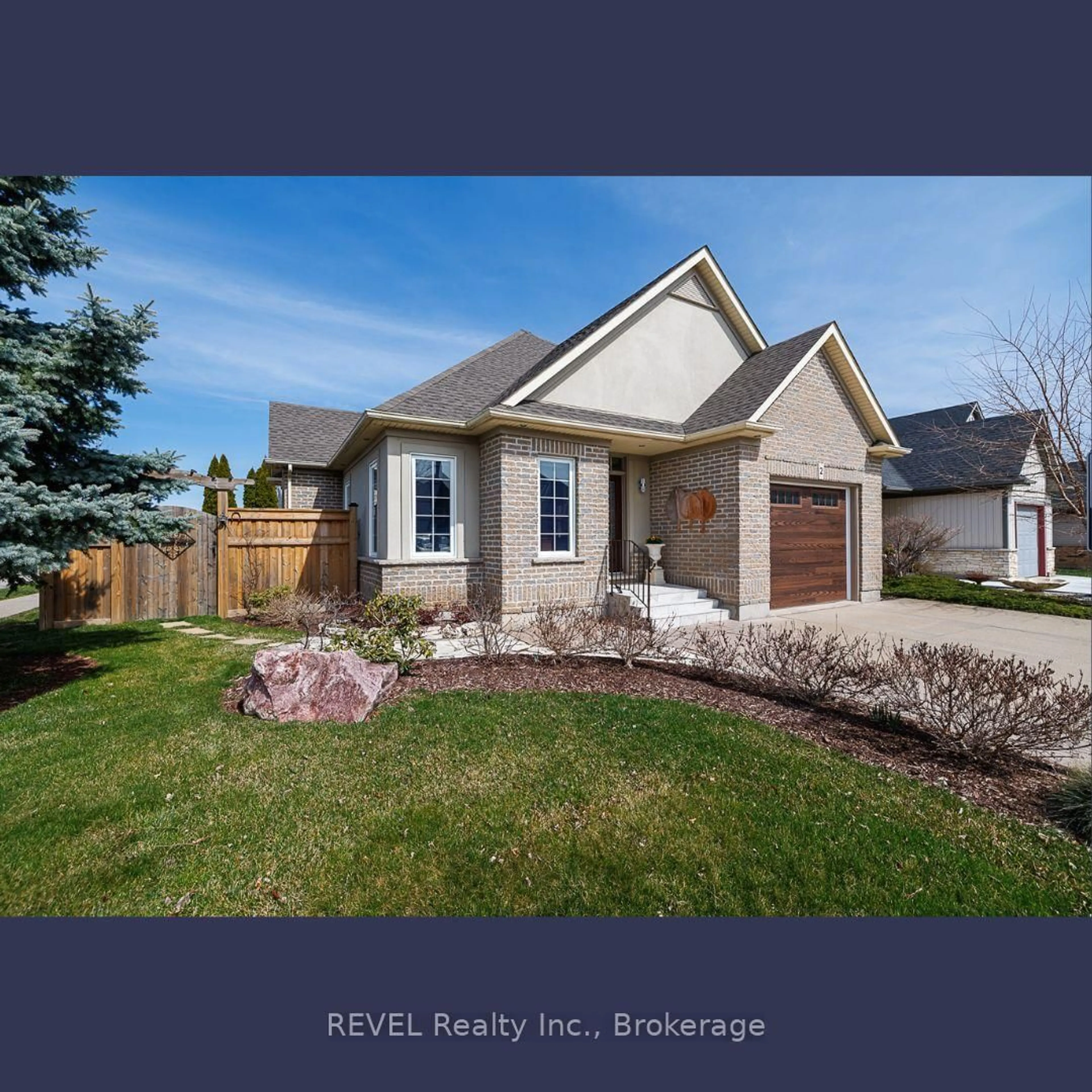 Home with vinyl exterior material, street for 2 Seyval Pl, Niagara-on-the-Lake Ontario L0S 1J0