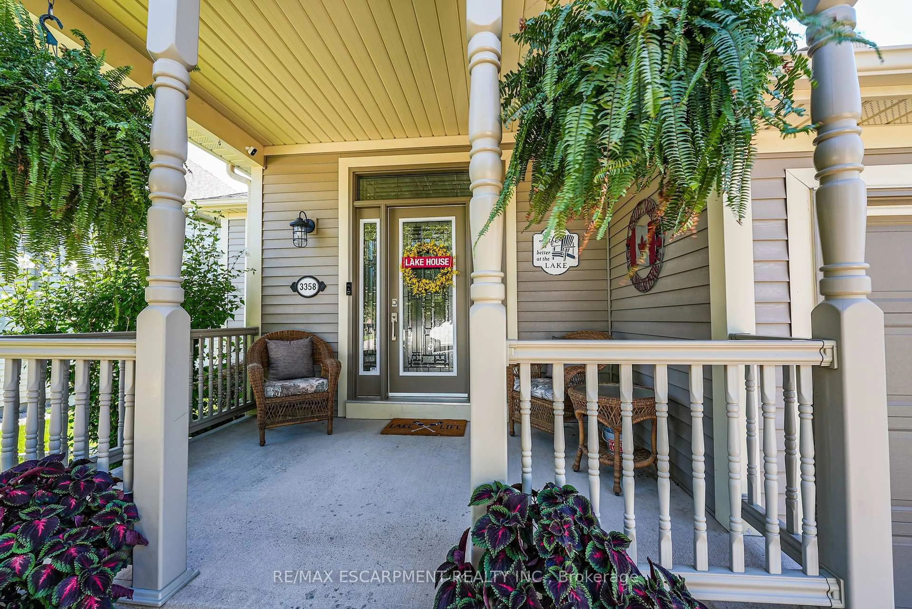 Indoor entryway for 3358 Laurie Ave, Lincoln Ontario L0R 2E0