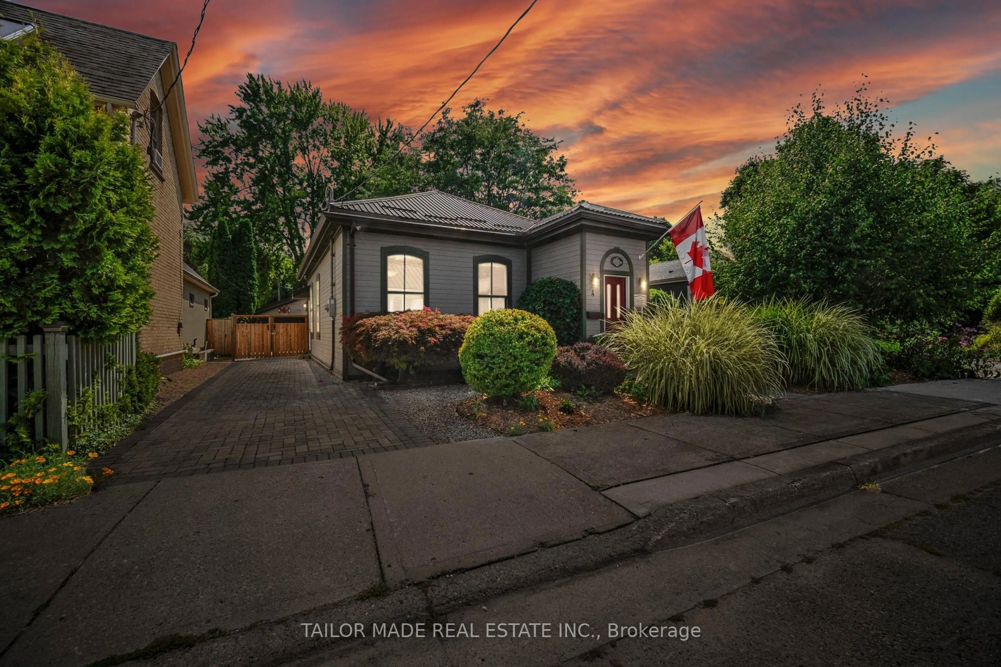 A pic from outside/outdoor area/front of a property/back of a property/a pic from drone, street for 4 Leslie St, London North Ontario N6H 1H9