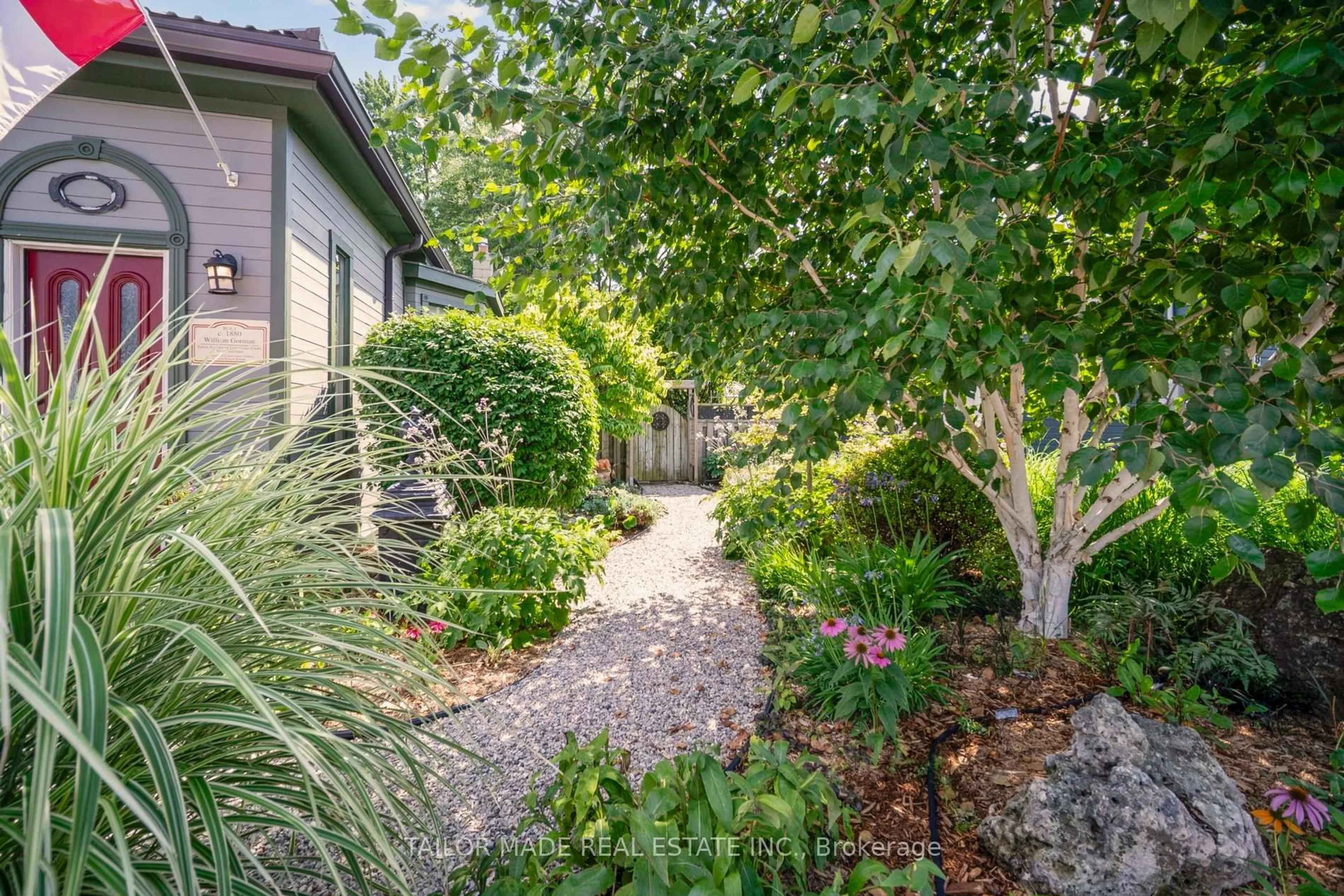Patio, street for 4 Leslie St, London North Ontario N6H 1H9