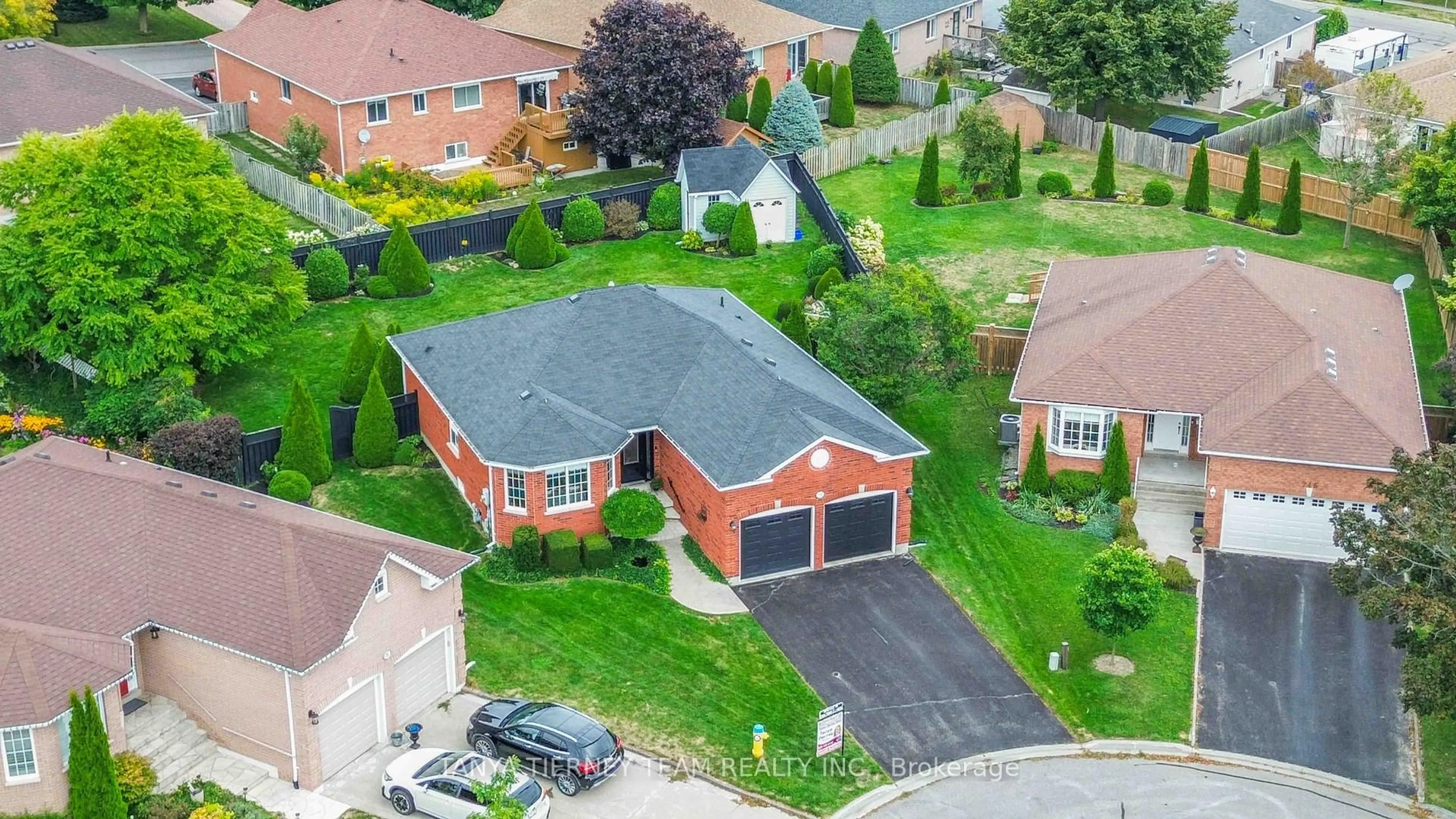 A pic from outside/outdoor area/front of a property/back of a property/a pic from drone, street for 750 Duncan Crt, Cobourg Ontario K9A 5N8