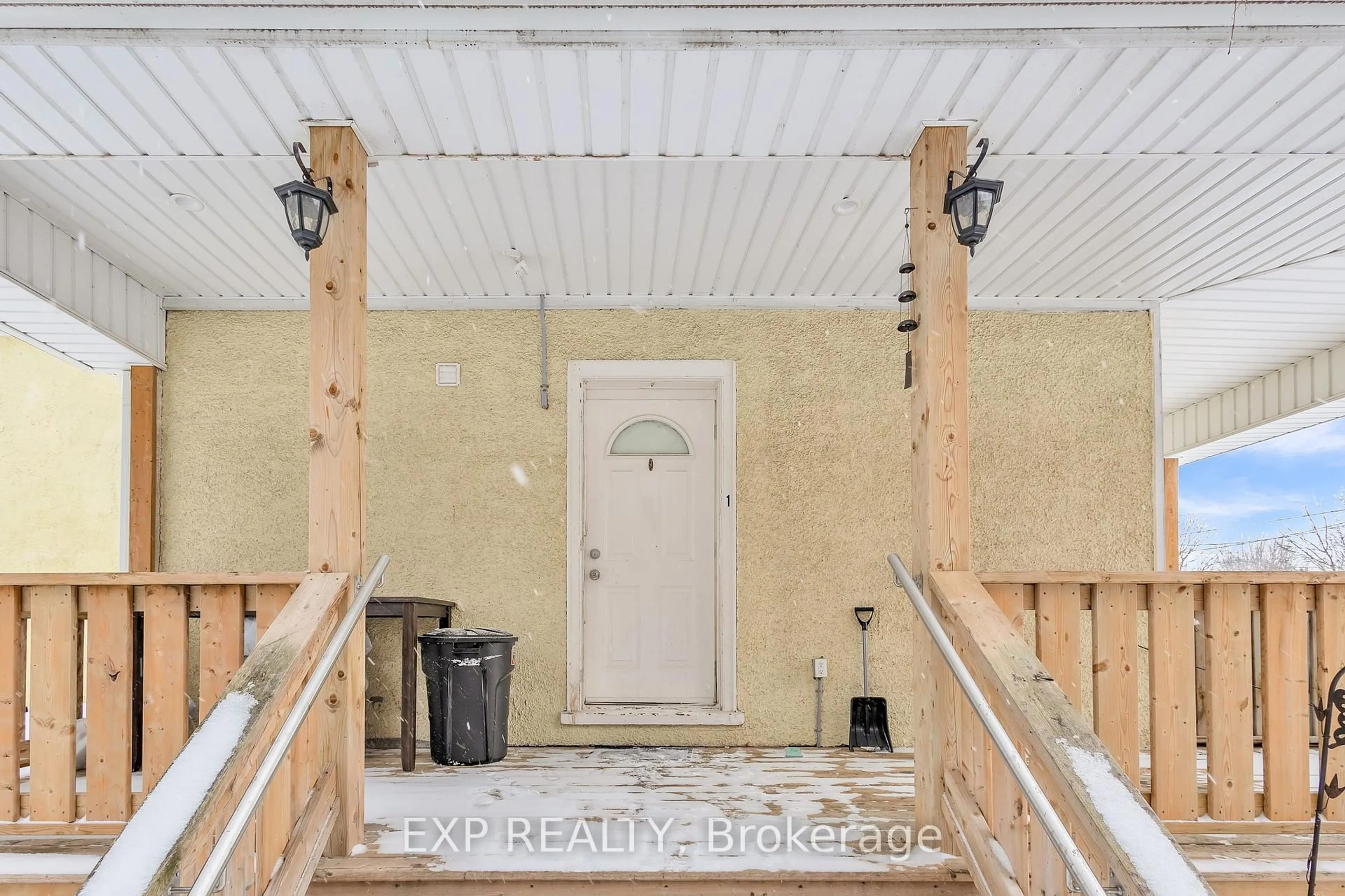 Indoor foyer for 228 Main St, Cambridge Ontario N1R 1W8
