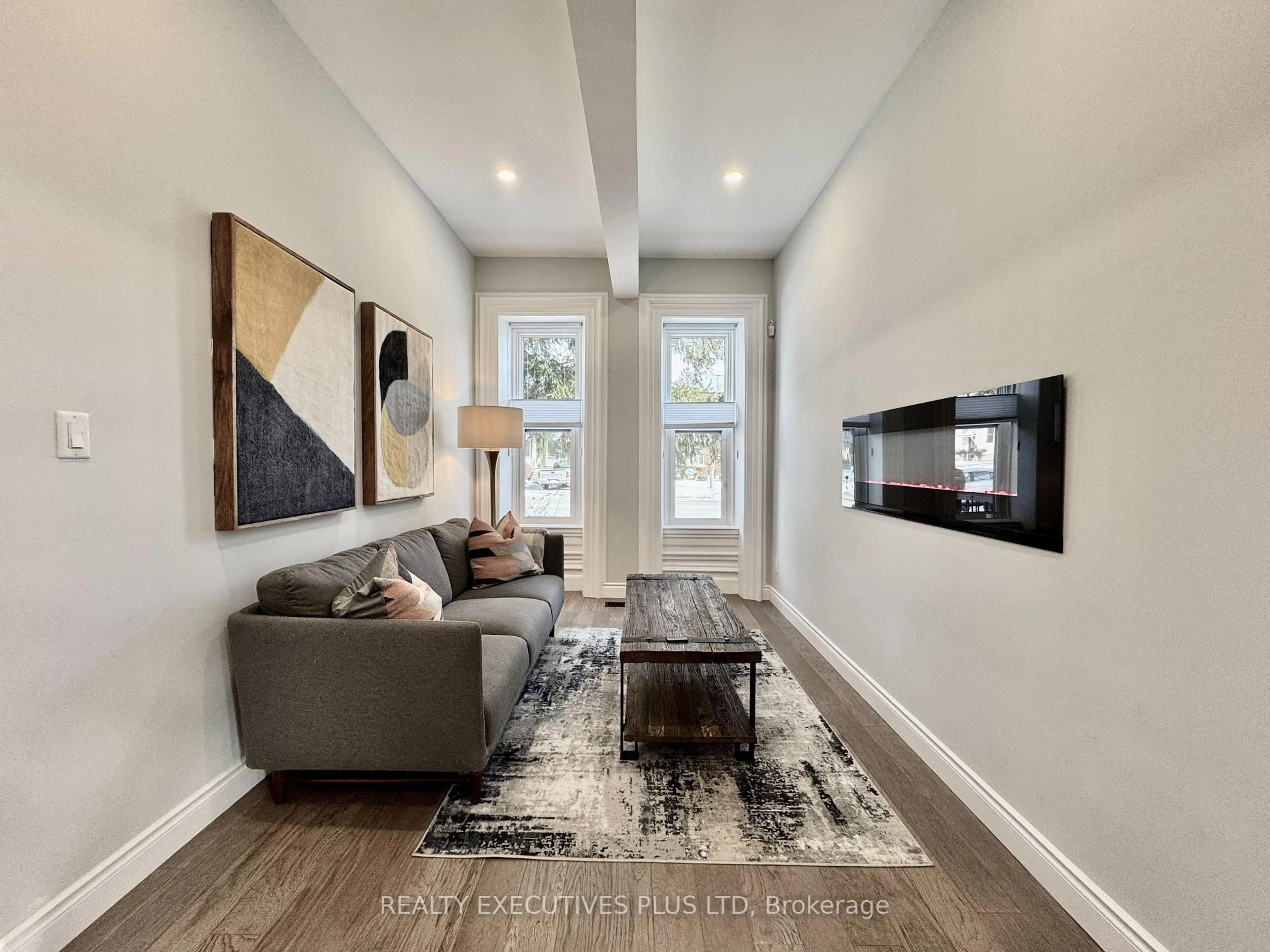 Living room with furniture, unknown for 6 Elgin St, Cambridge Ontario N1R 5G7