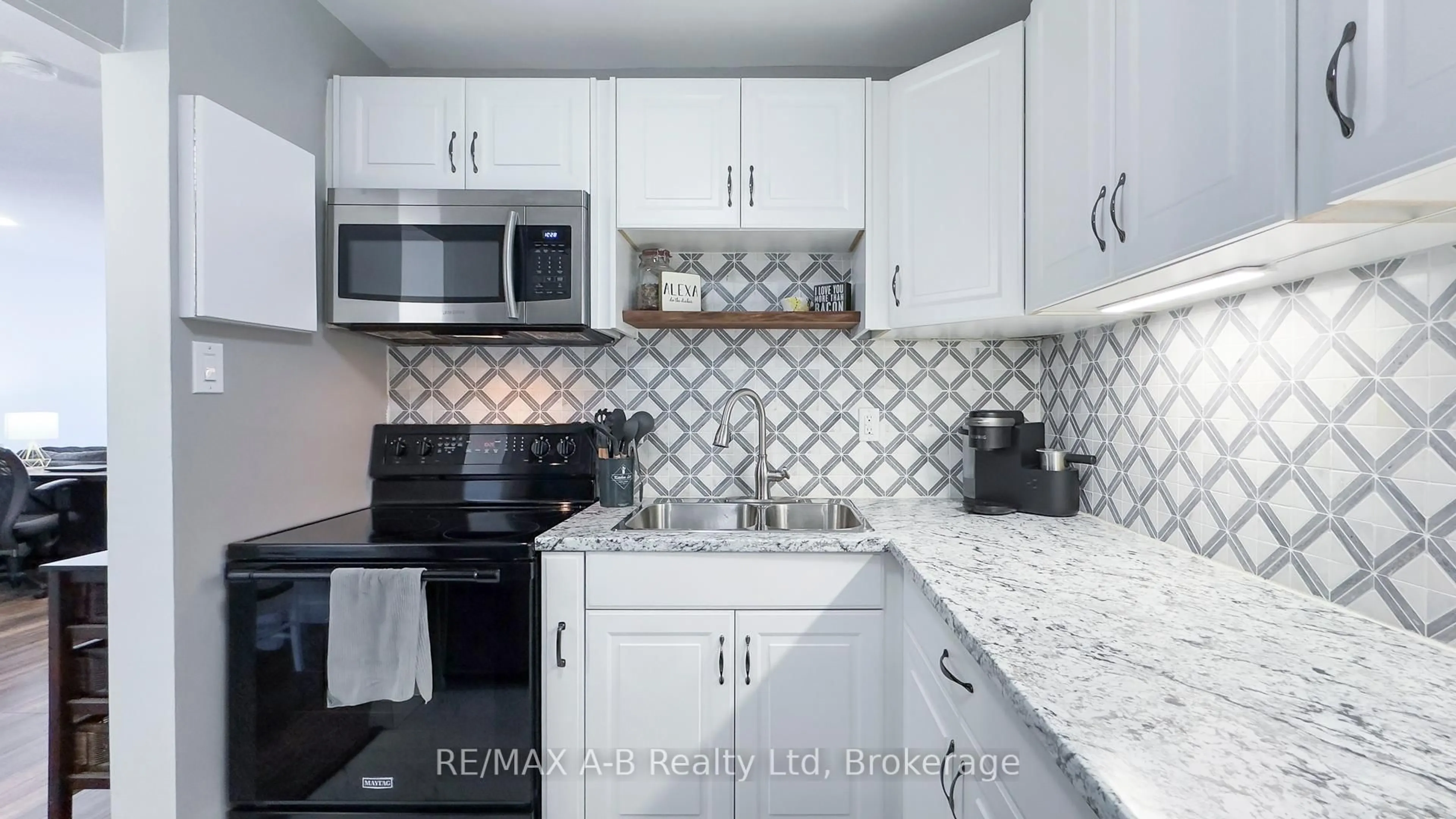 Standard kitchen, ceramic/tile floor for 583 Mornington Ave #1005, London East Ontario N5Y 3E9