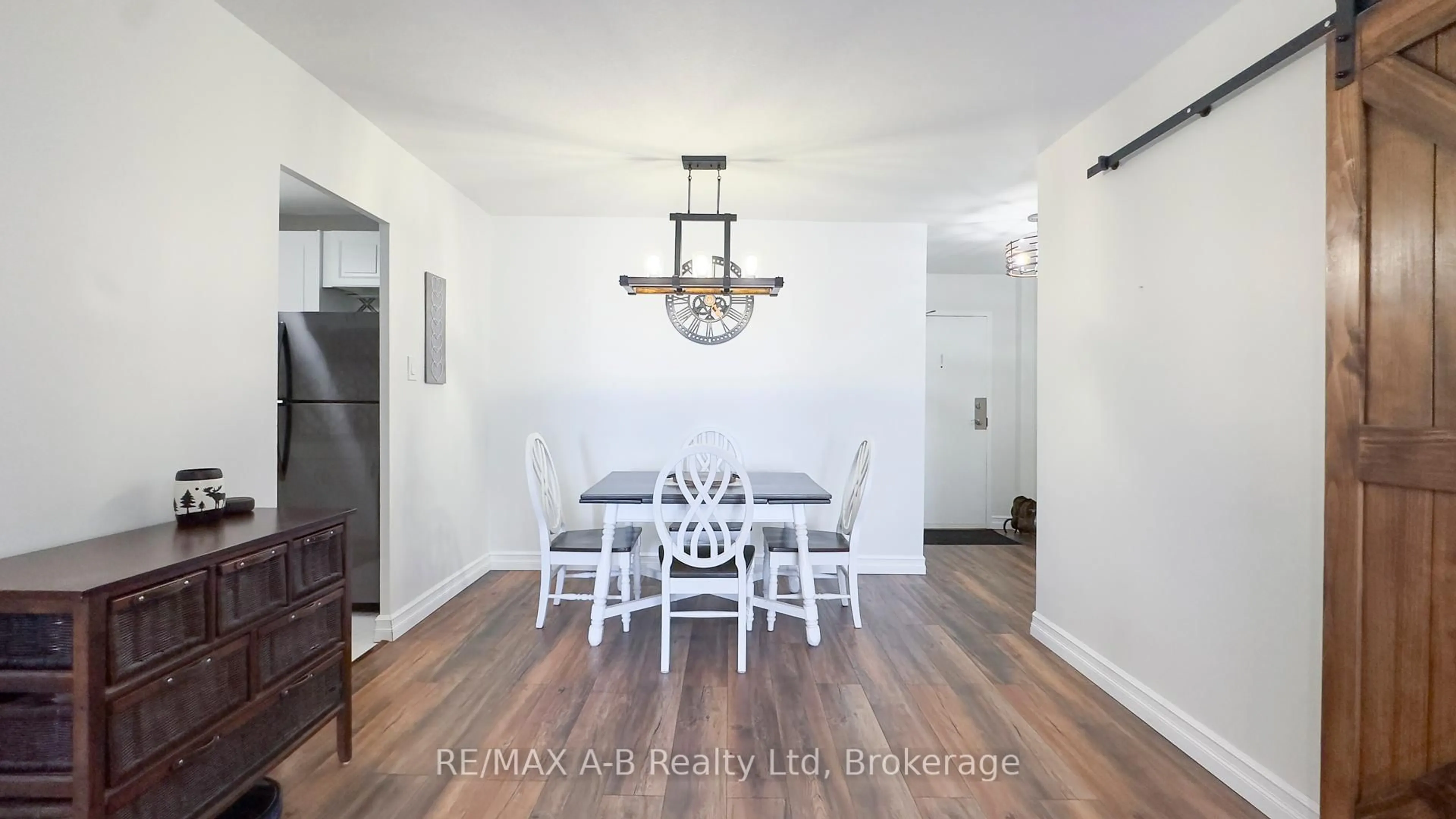 Dining room, wood/laminate floor for 583 Mornington Ave #1005, London East Ontario N5Y 3E9