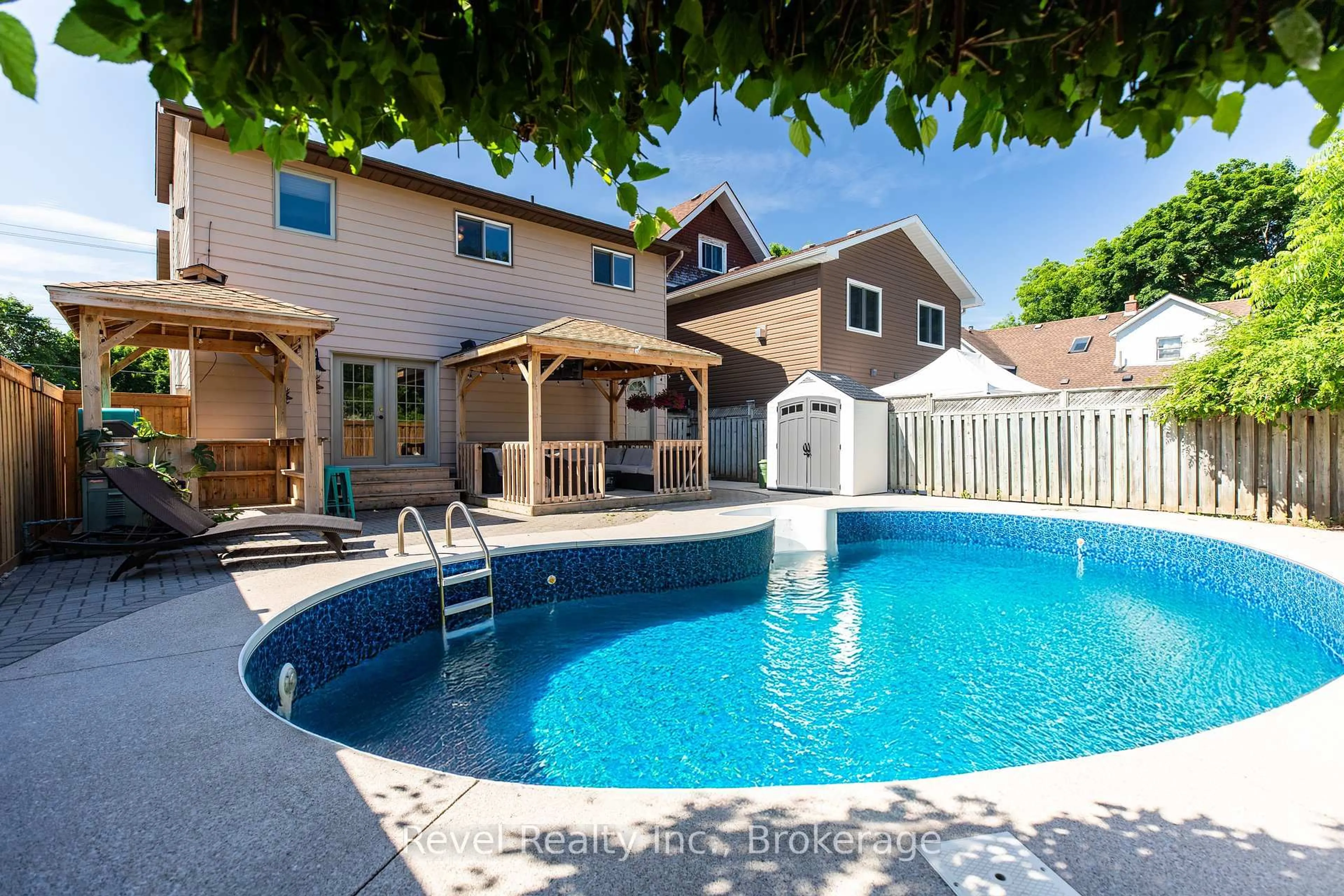 Pool for 786 8th St, Owen Sound Ontario N4K 1L9