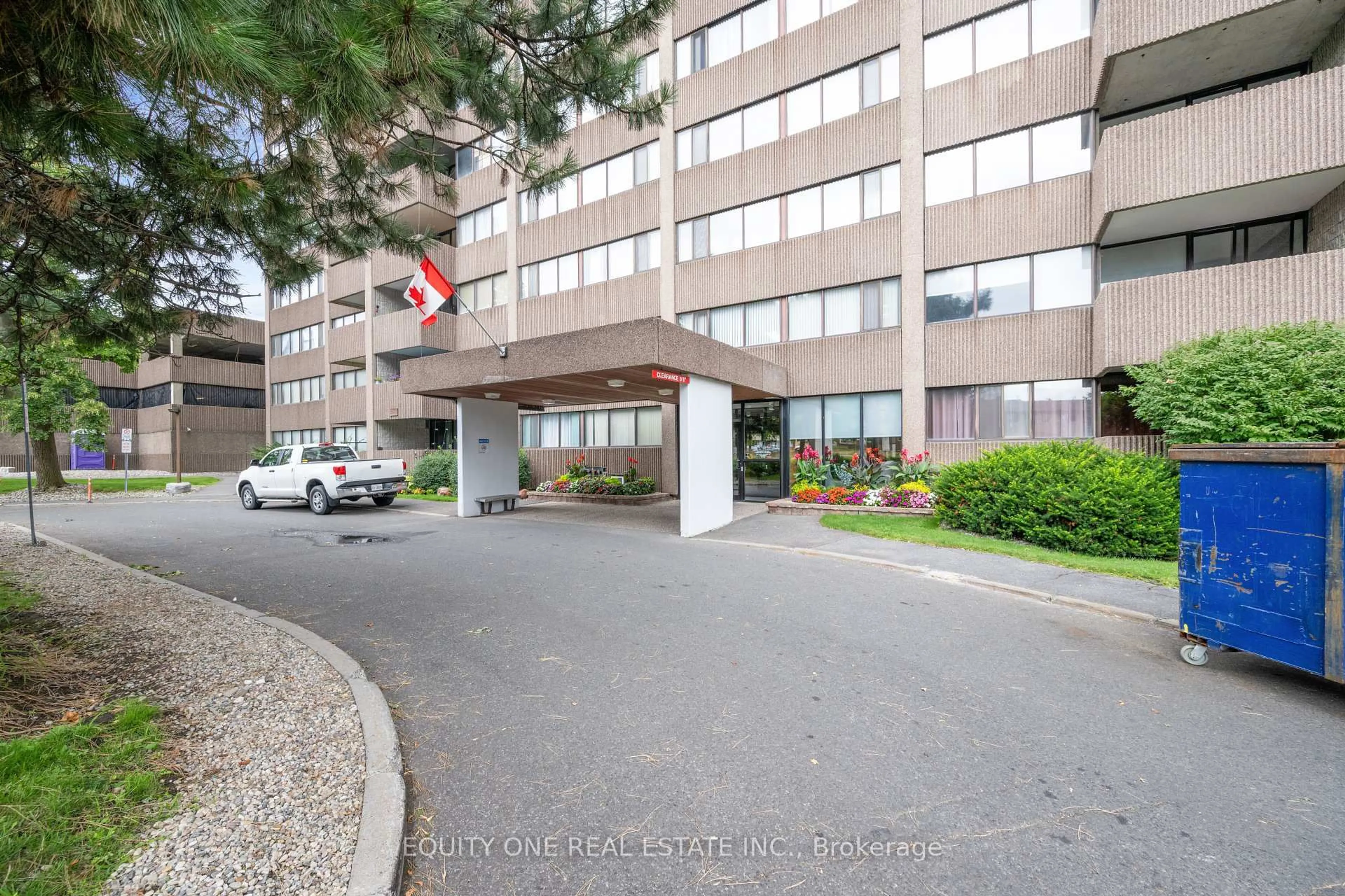 Indoor foyer for 1285 Cahill Dr #1801, Ottawa Ontario K1V 9A7