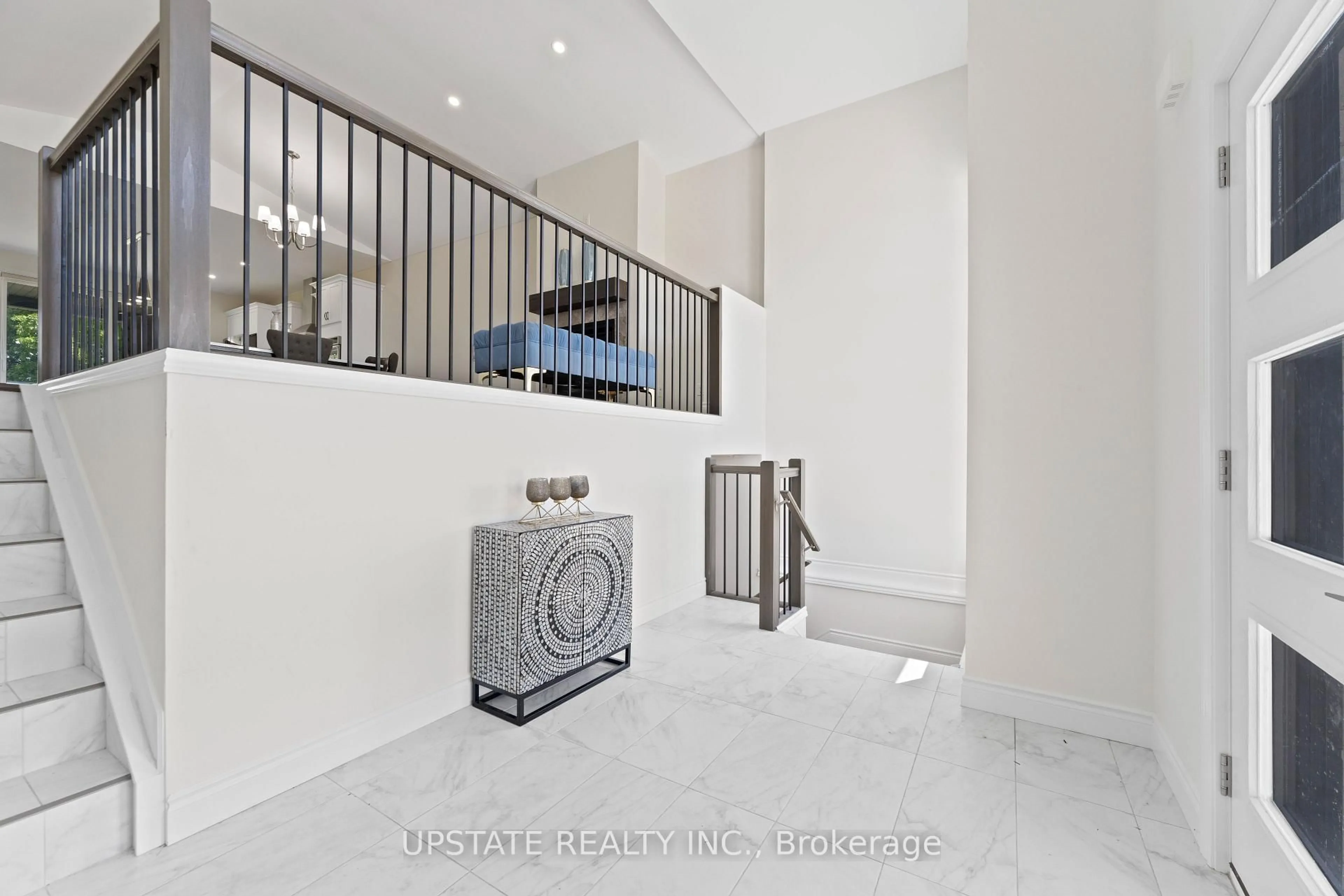 Indoor foyer for 38 Noble Crt, Amherstburg Ontario N9V 4B6