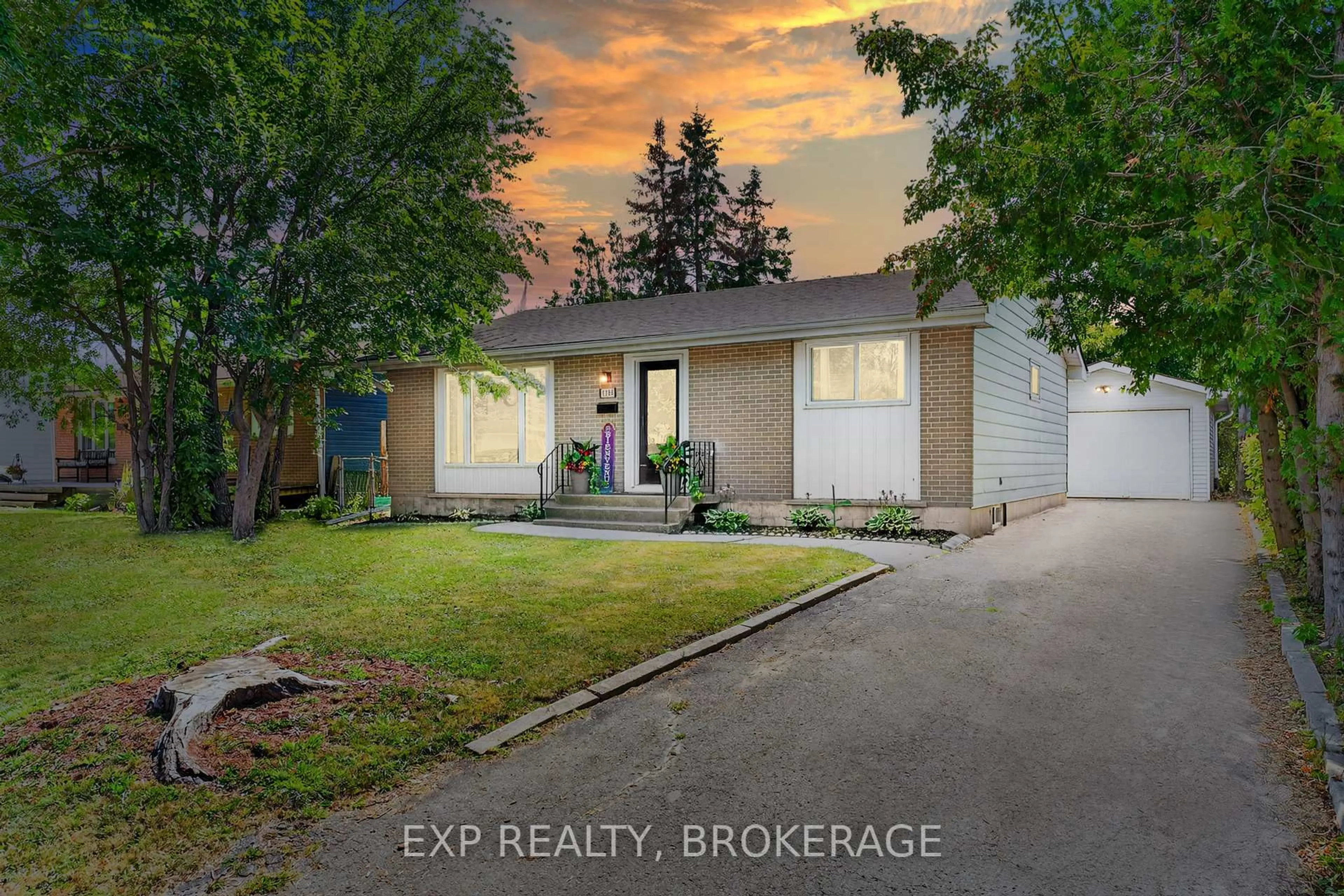 A pic from outside/outdoor area/front of a property/back of a property/a pic from drone, street for 1284 WAVERLEY Cres, Kingston Ontario K7M 6J6