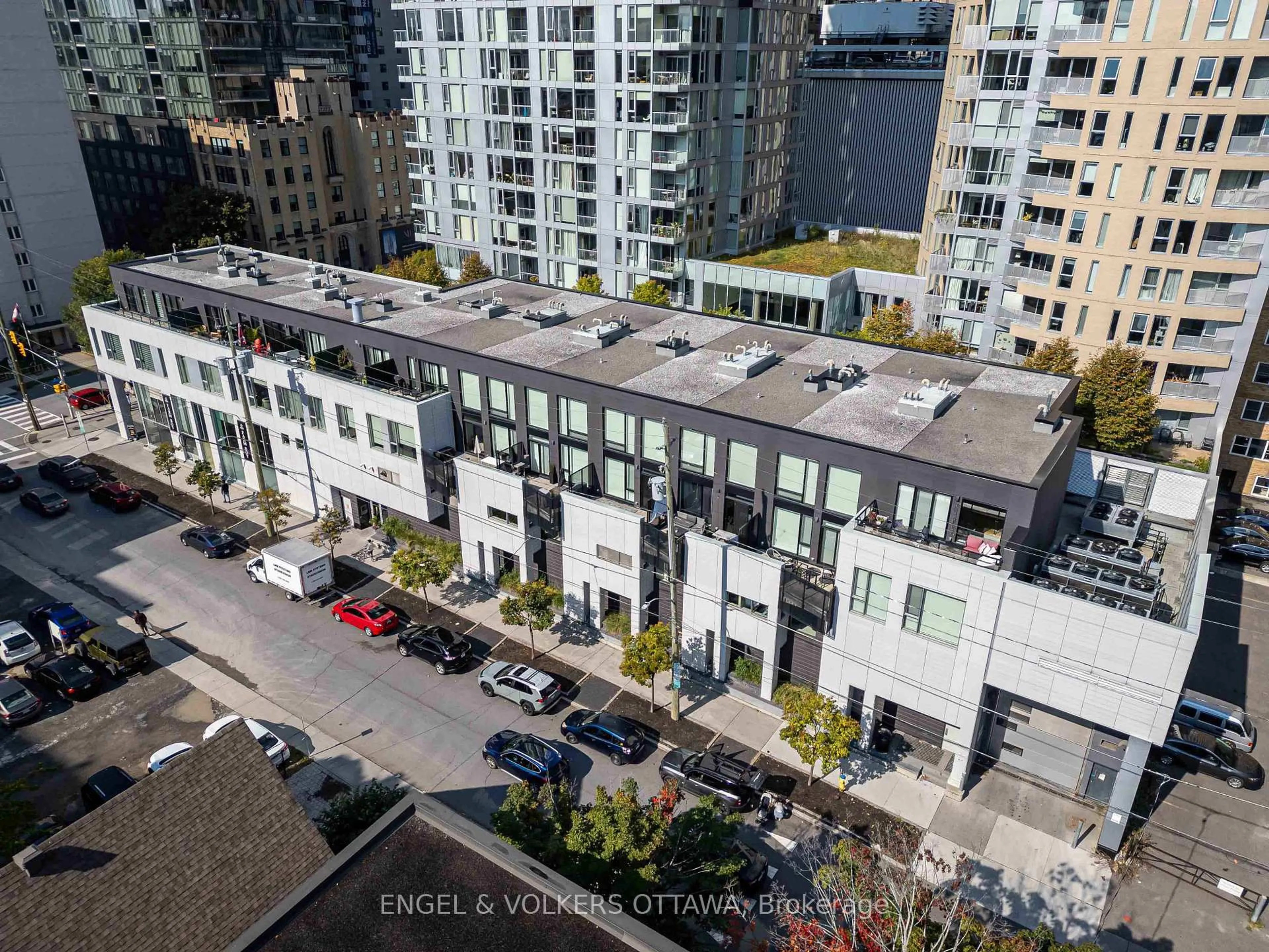 A pic from outside/outdoor area/front of a property/back of a property/a pic from drone, city buildings view from balcony for 197 lisgar St #202, Ottawa Ontario K2P 0C3