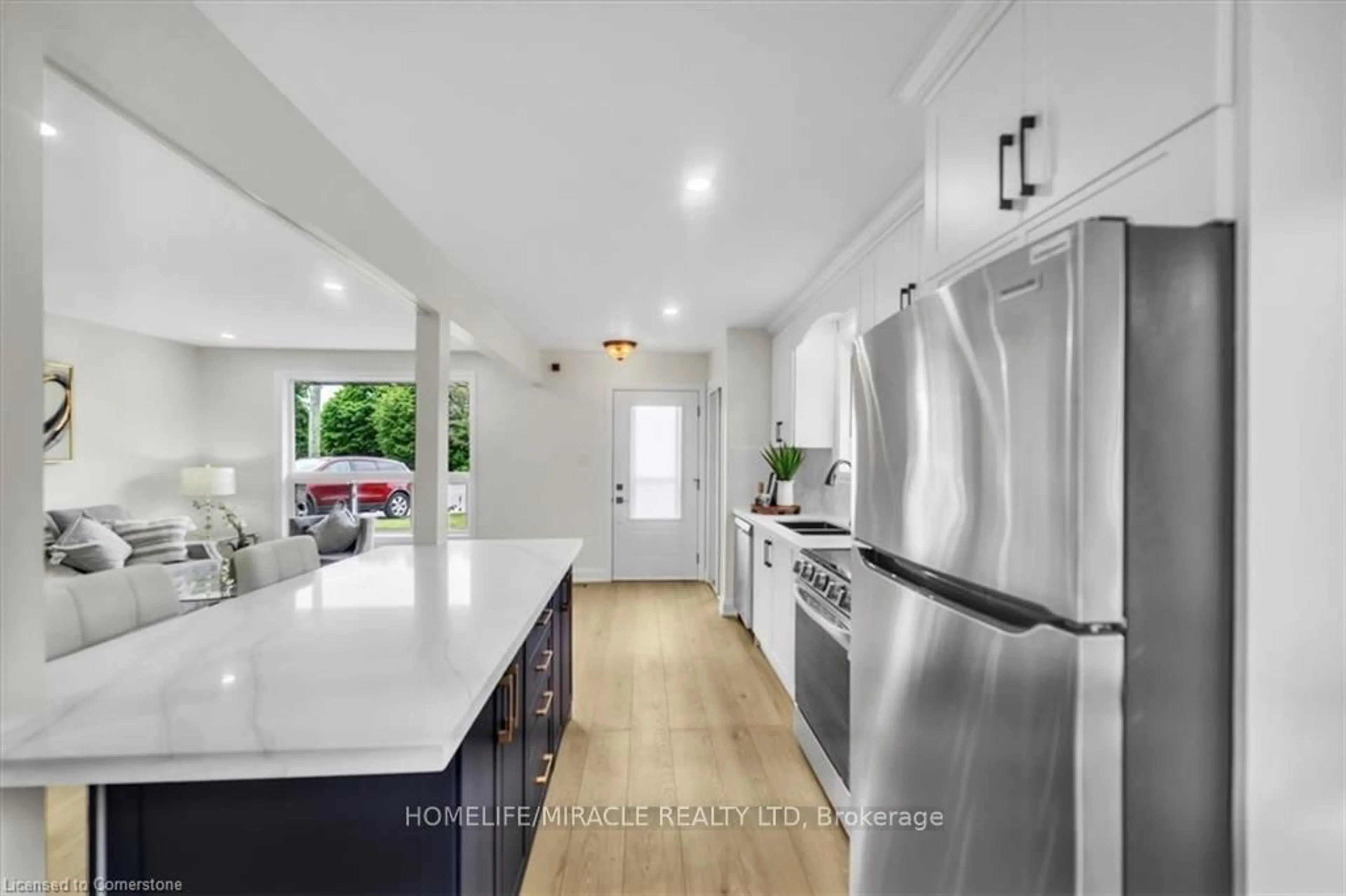 Contemporary kitchen, ceramic/tile floor for 4476 Margueritte Ave, Lincoln Ontario L3J 0B9