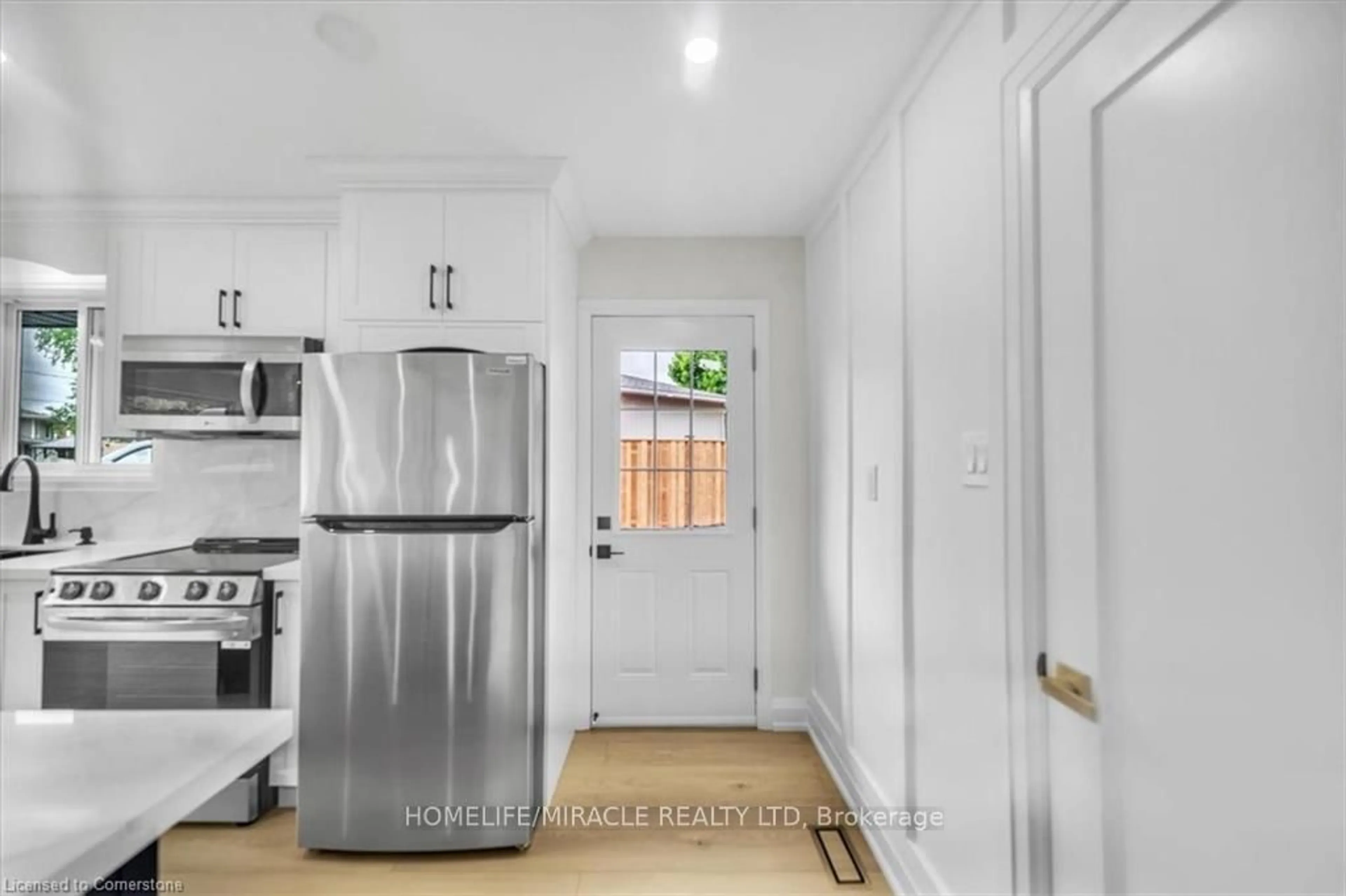 Standard kitchen, unknown for 4476 Margueritte Ave, Lincoln Ontario L3J 0B9