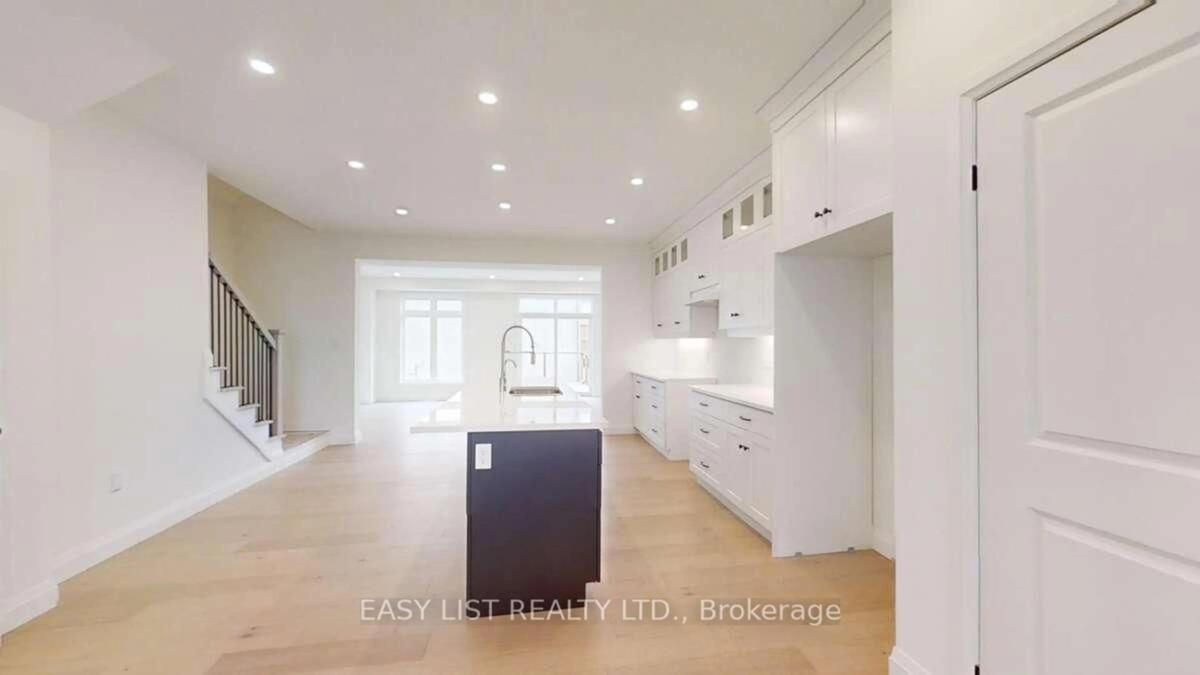 Open concept kitchen, unknown for 6 Kay Cres, Guelph Ontario N1L 1H1