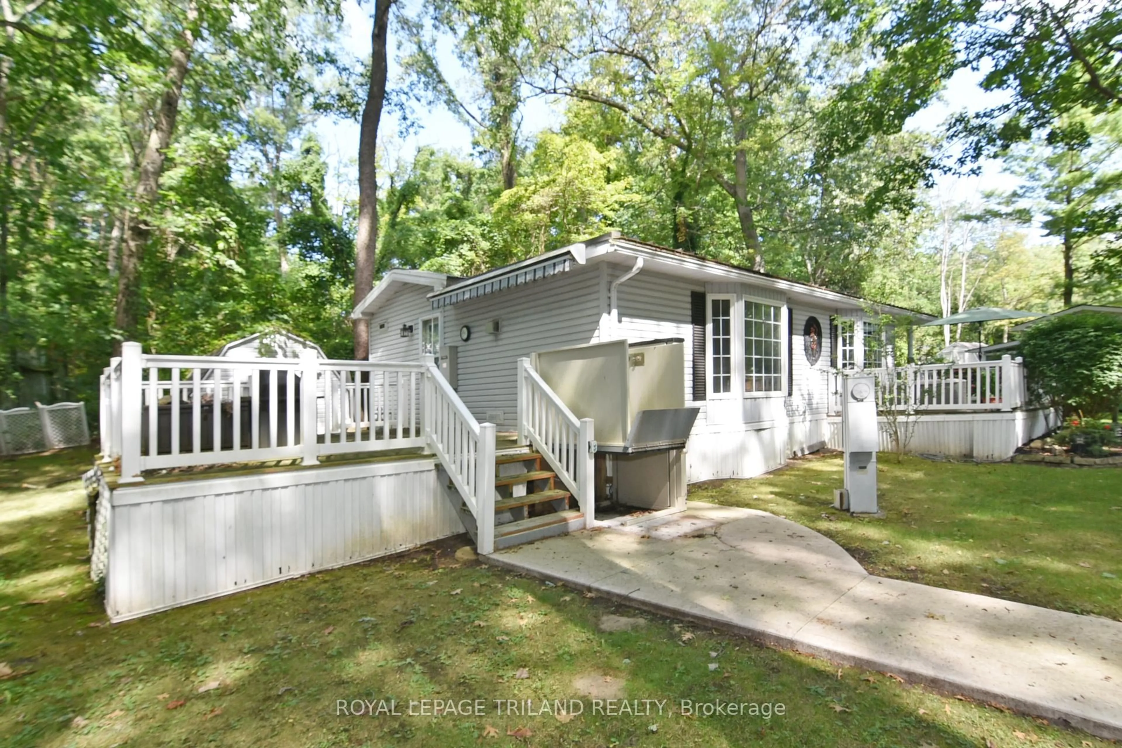 Home with vinyl exterior material, unknown for 9910 NORTHVILLE Cres #A33, Lambton Shores Ontario N0M 2N0