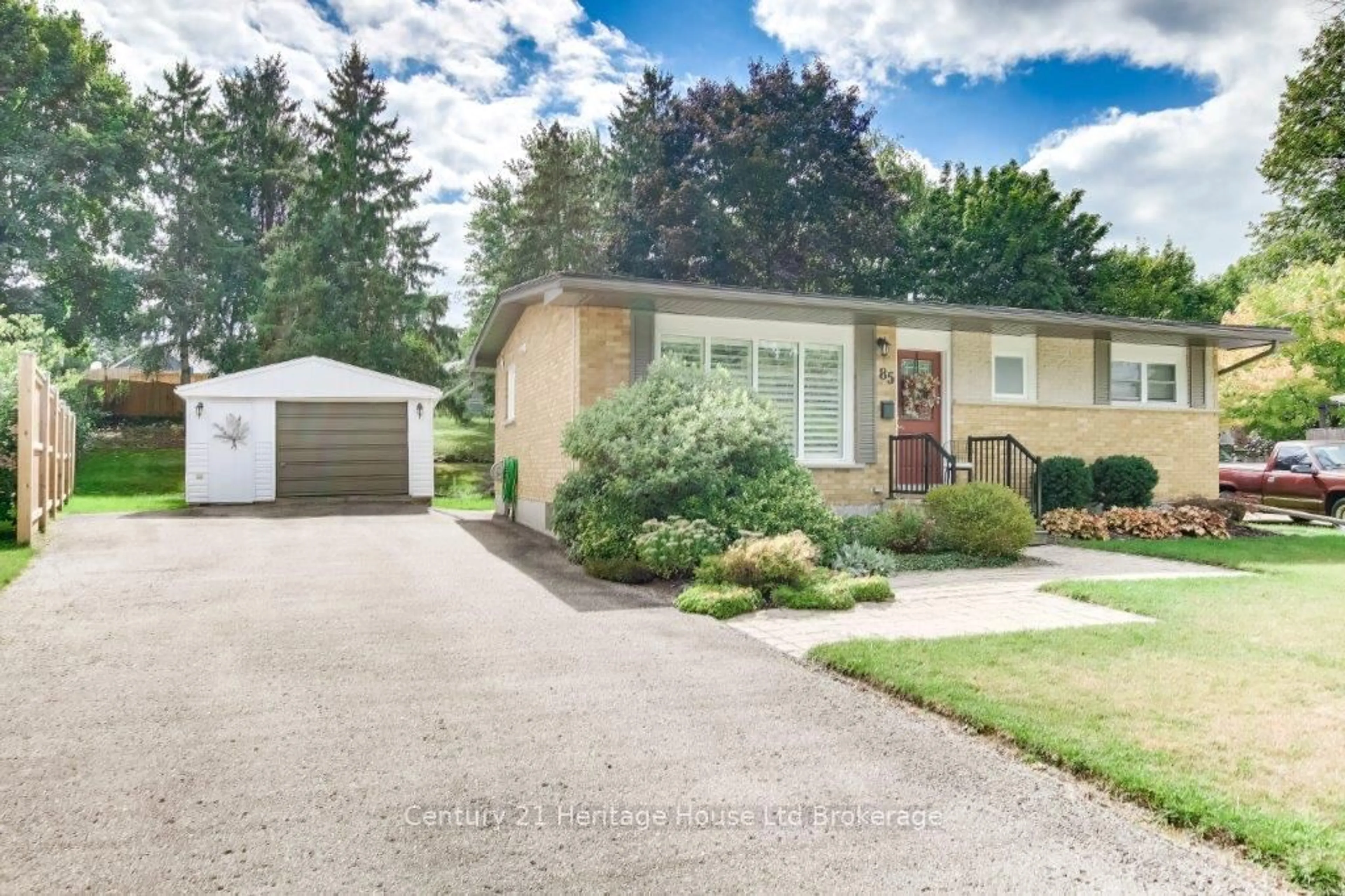 Home with vinyl exterior material, street for 85 North Park Cres, Woodstock Ontario N4S 7M1