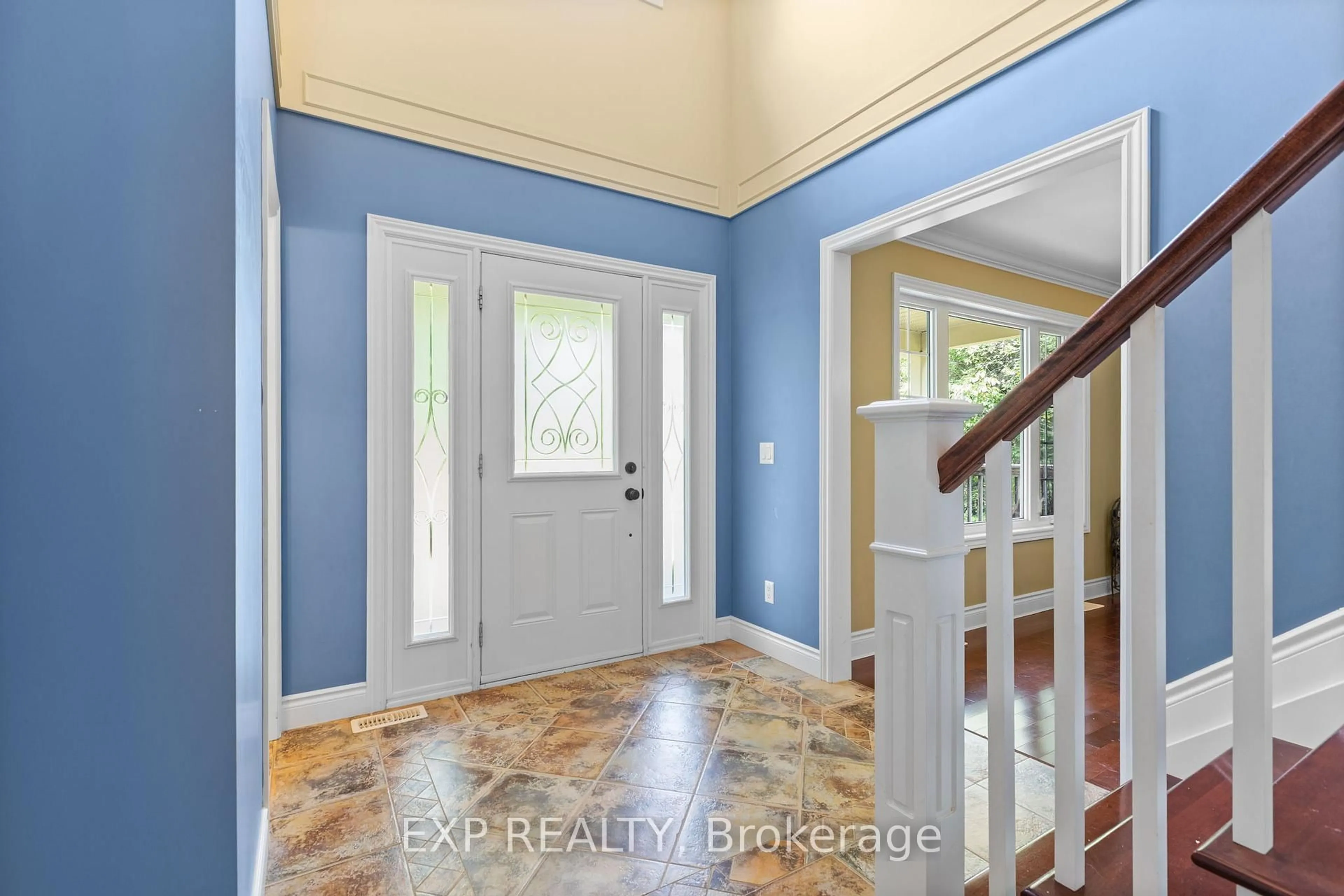 Indoor entryway for 8325 Albert Bouwers Circ, Metcalfe Ontario K0A 2P0