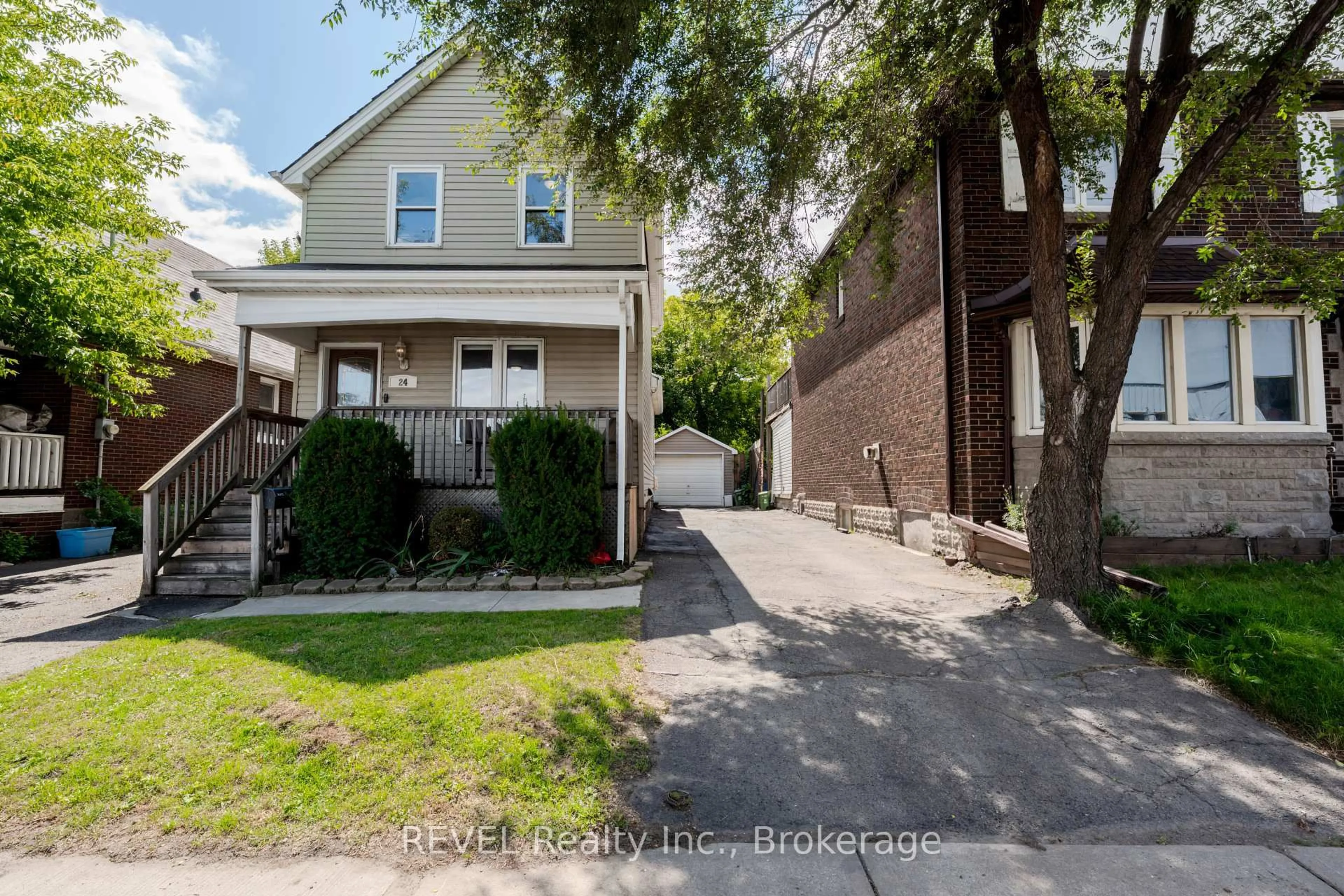 A pic from outside/outdoor area/front of a property/back of a property/a pic from drone, street for 24 Imperial St, Hamilton Ontario L8L 4E3