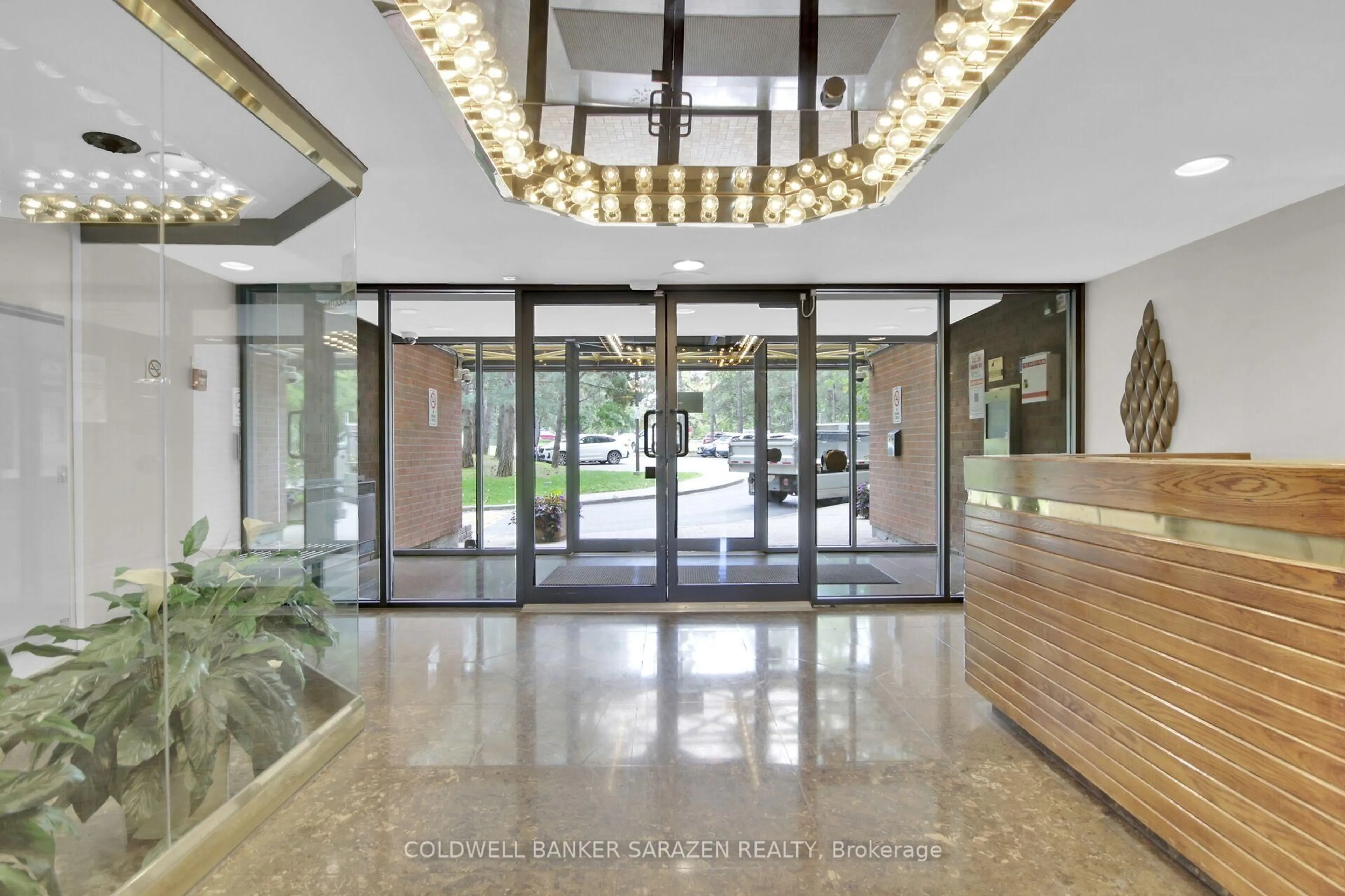 Indoor foyer for 2871 Richmond Rd #1111, Ottawa Ontario K2B 8M5