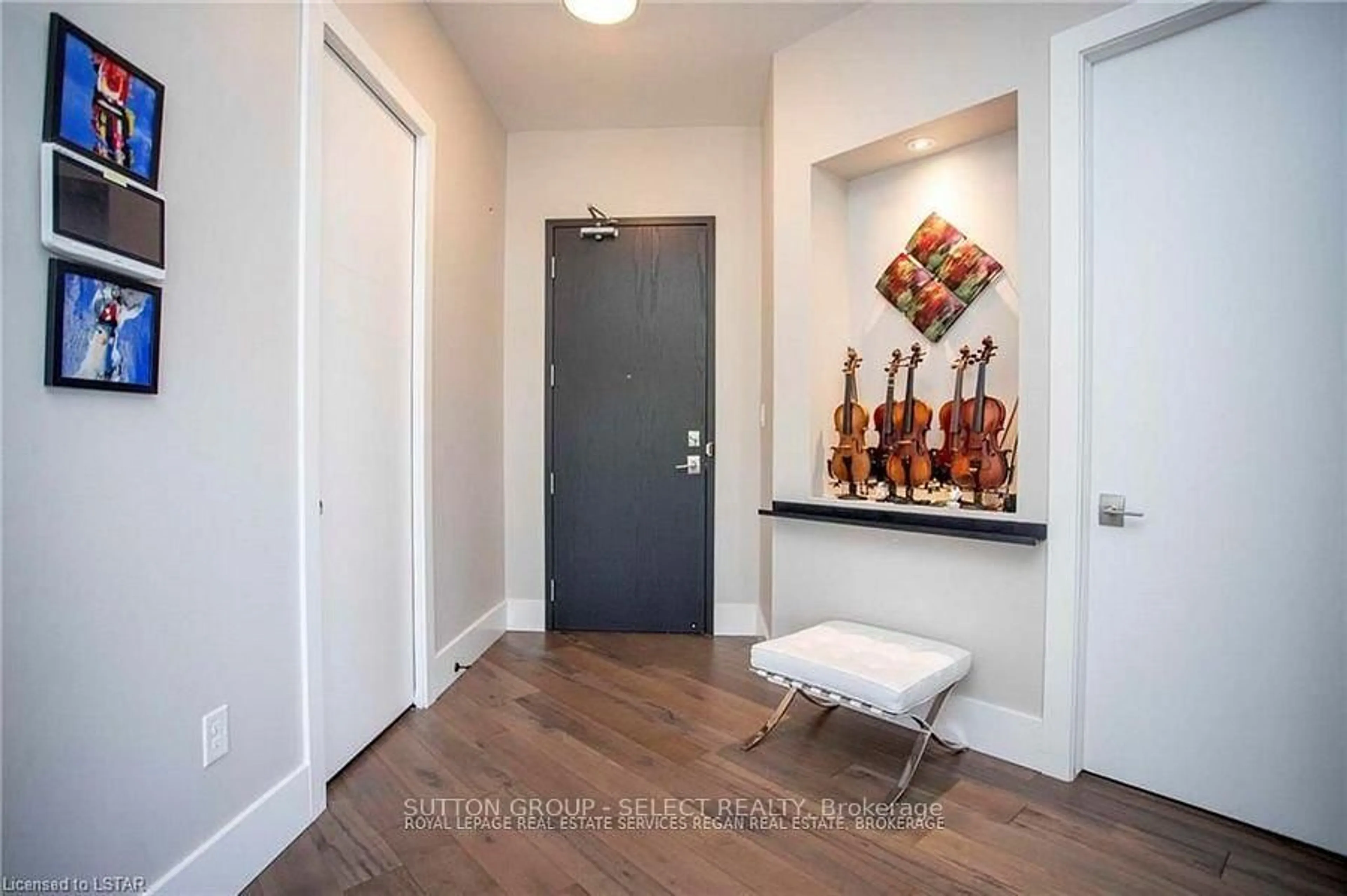 Indoor entryway for 1705 Fiddlehead Pl #208, London North Ontario N5G 5M6