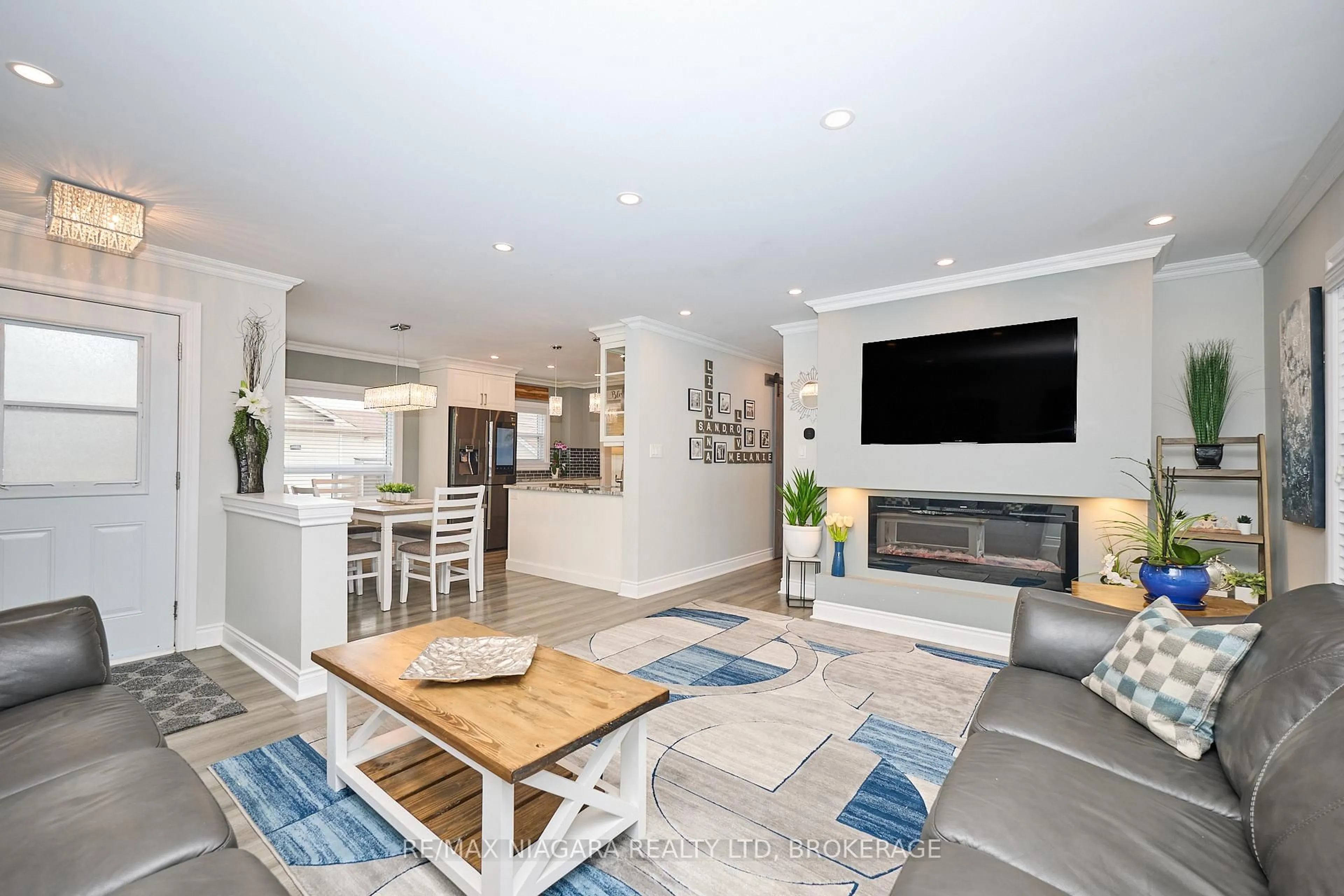 Open concept kitchen, unknown for 5667 Montrose Rd, Niagara Falls Ontario L2H 1K9