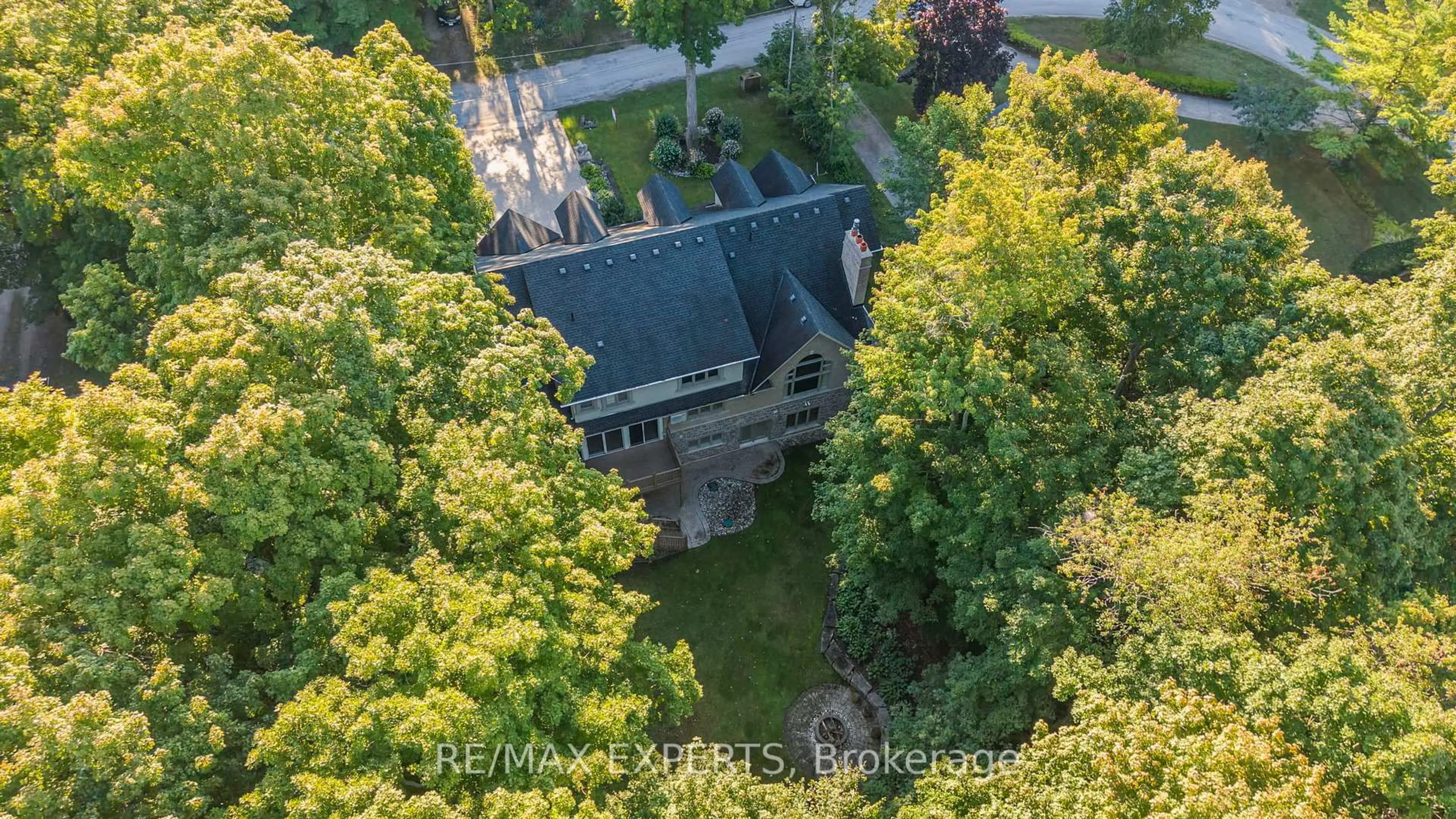 A pic from outside/outdoor area/front of a property/back of a property/a pic from drone, building for 431 Manley Cres, South Bruce Peninsula Ontario N0H 2G0