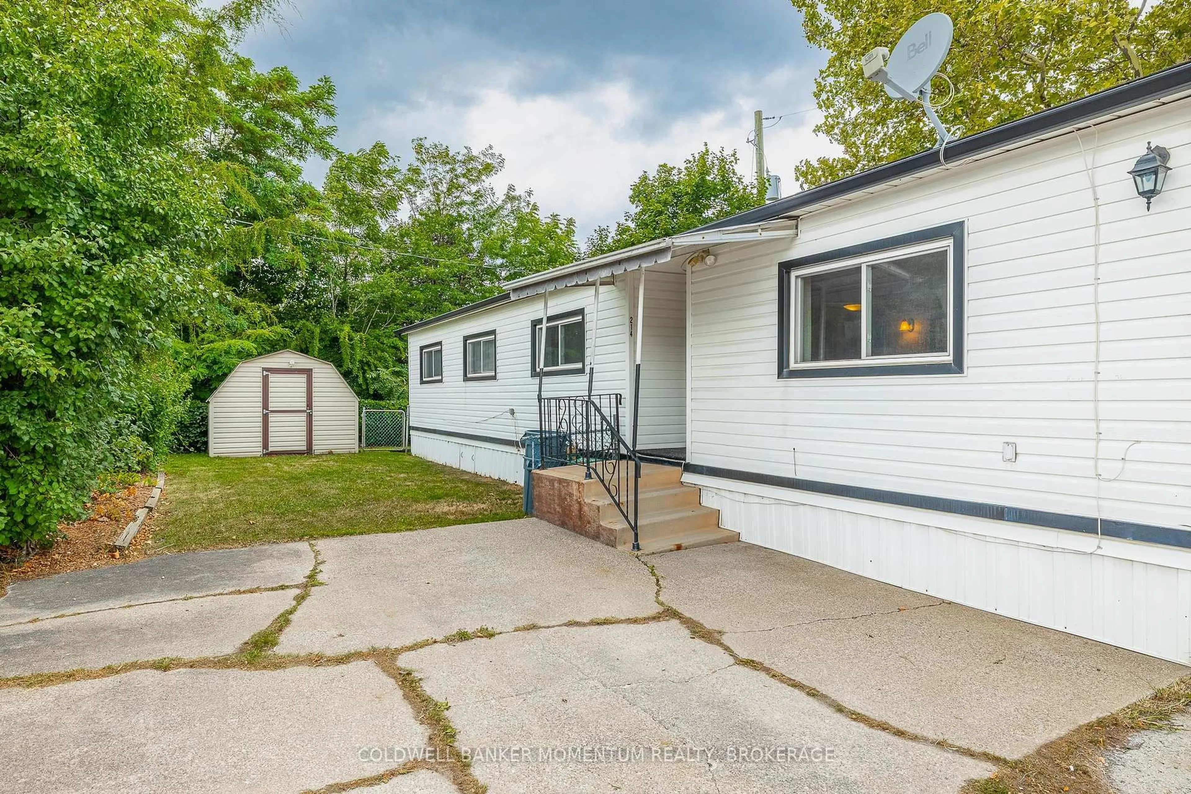Home with vinyl exterior material, street for 241 St. Paul St #214, St. Catharines Ontario L2S 2E5