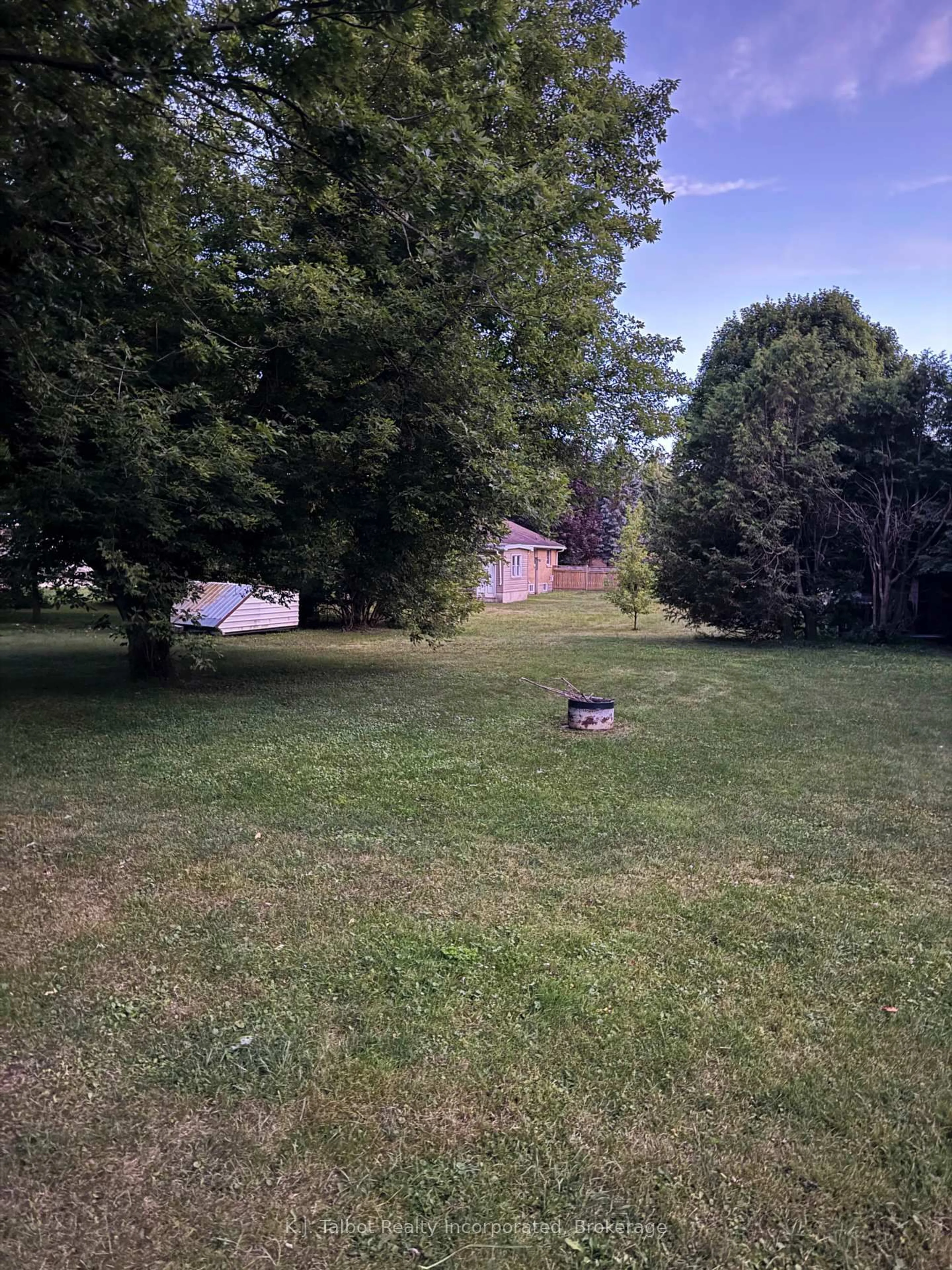 A pic from outside/outdoor area/front of a property/back of a property/a pic from drone, unknown for 78 Dunedin Dr, Huron East Ontario N0G 1H0