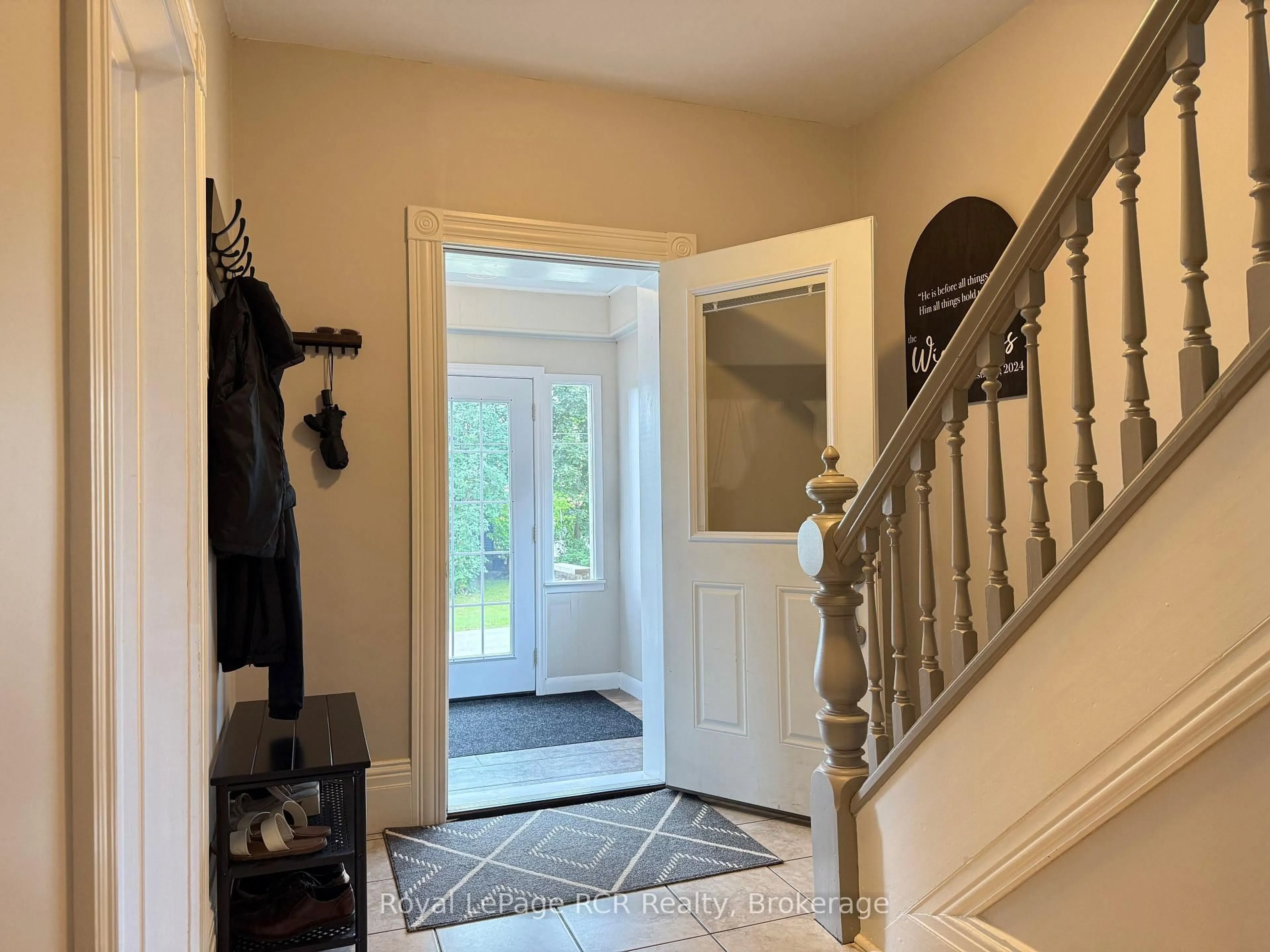 Indoor entryway for 312 18th St, Owen Sound Ontario N4K 4C1