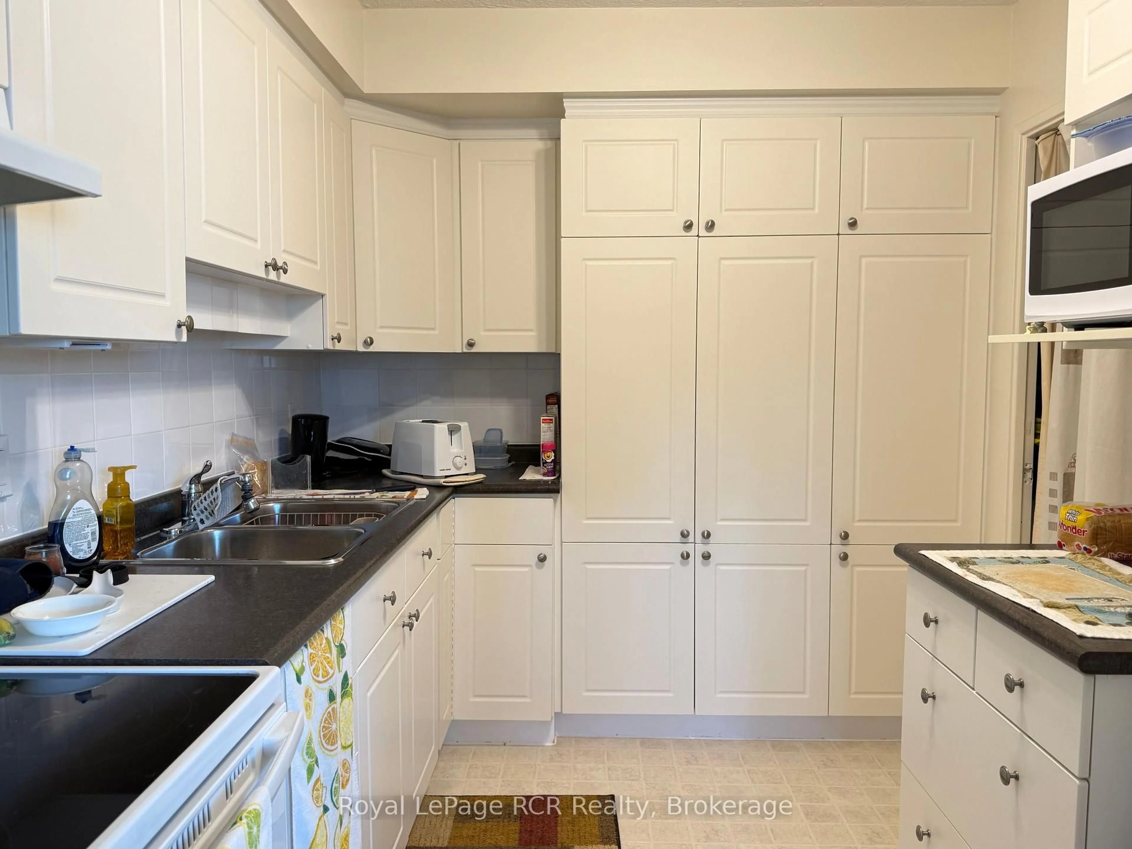 Standard kitchen, unknown for 860 9TH St #410, Owen Sound Ontario N4K 1R2