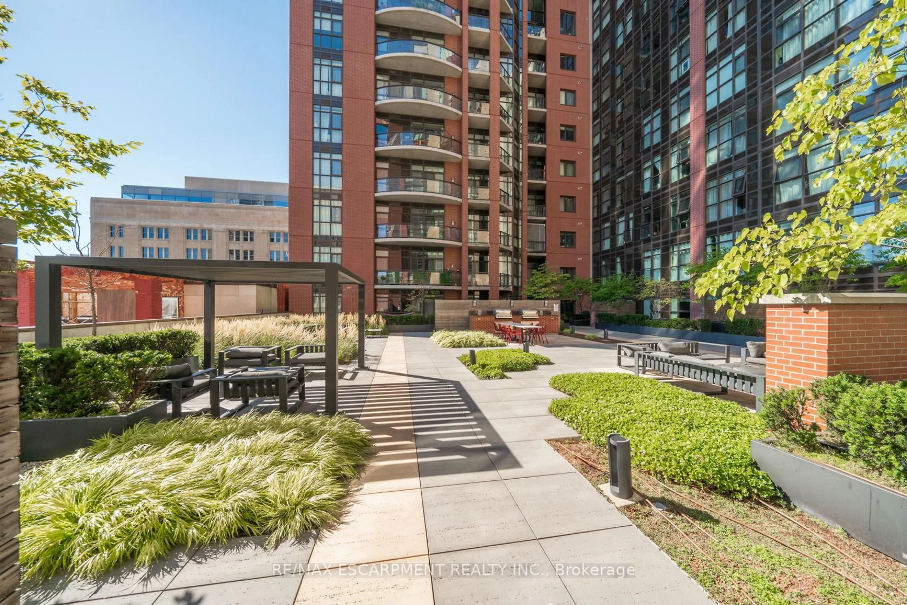 Patio, street for 112 King St #705, Hamilton Ontario L8N 1A8