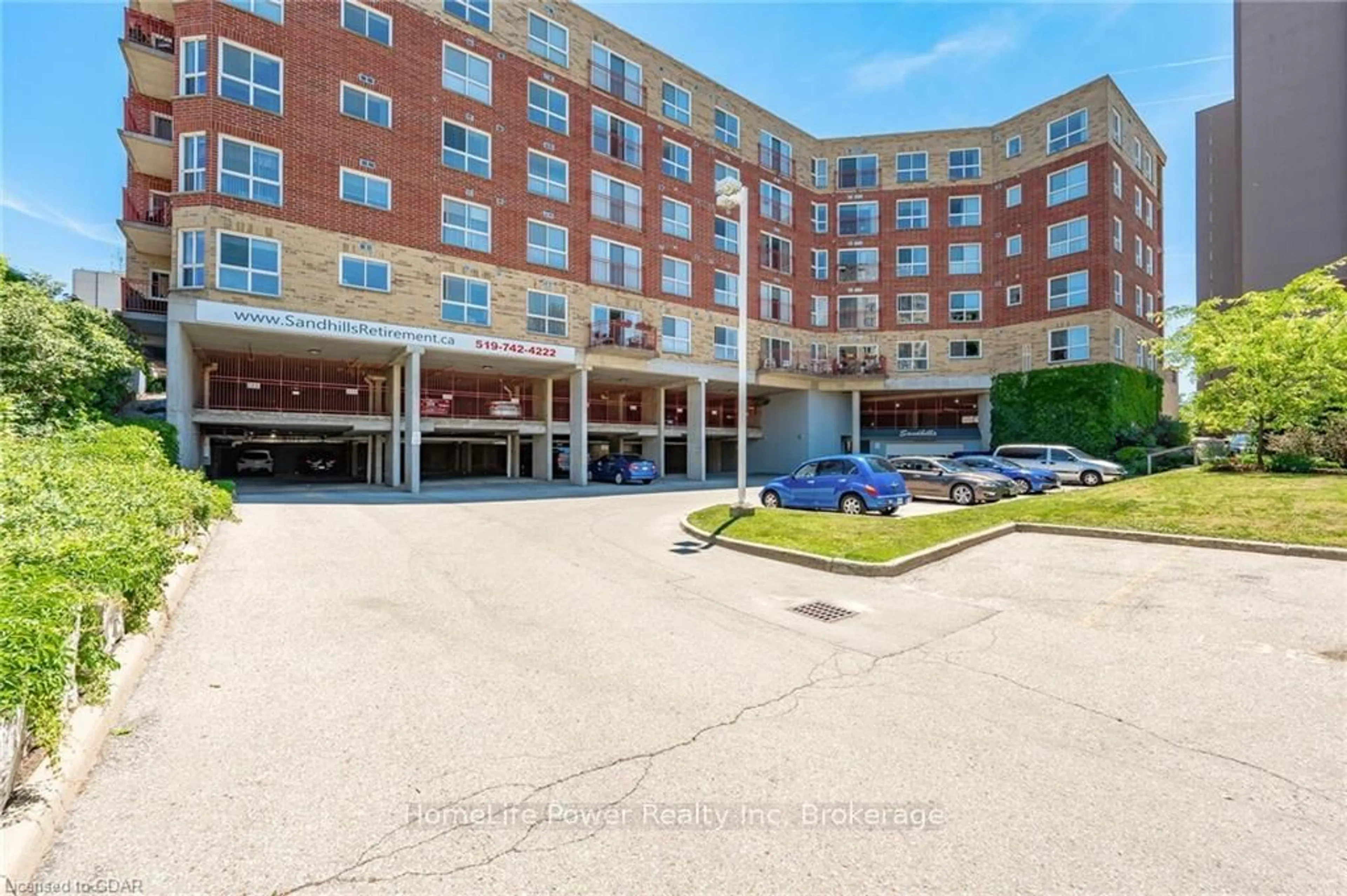 Patio, building for 20 ST GEORGE St #208, Kitchener Ontario N2G 2S7