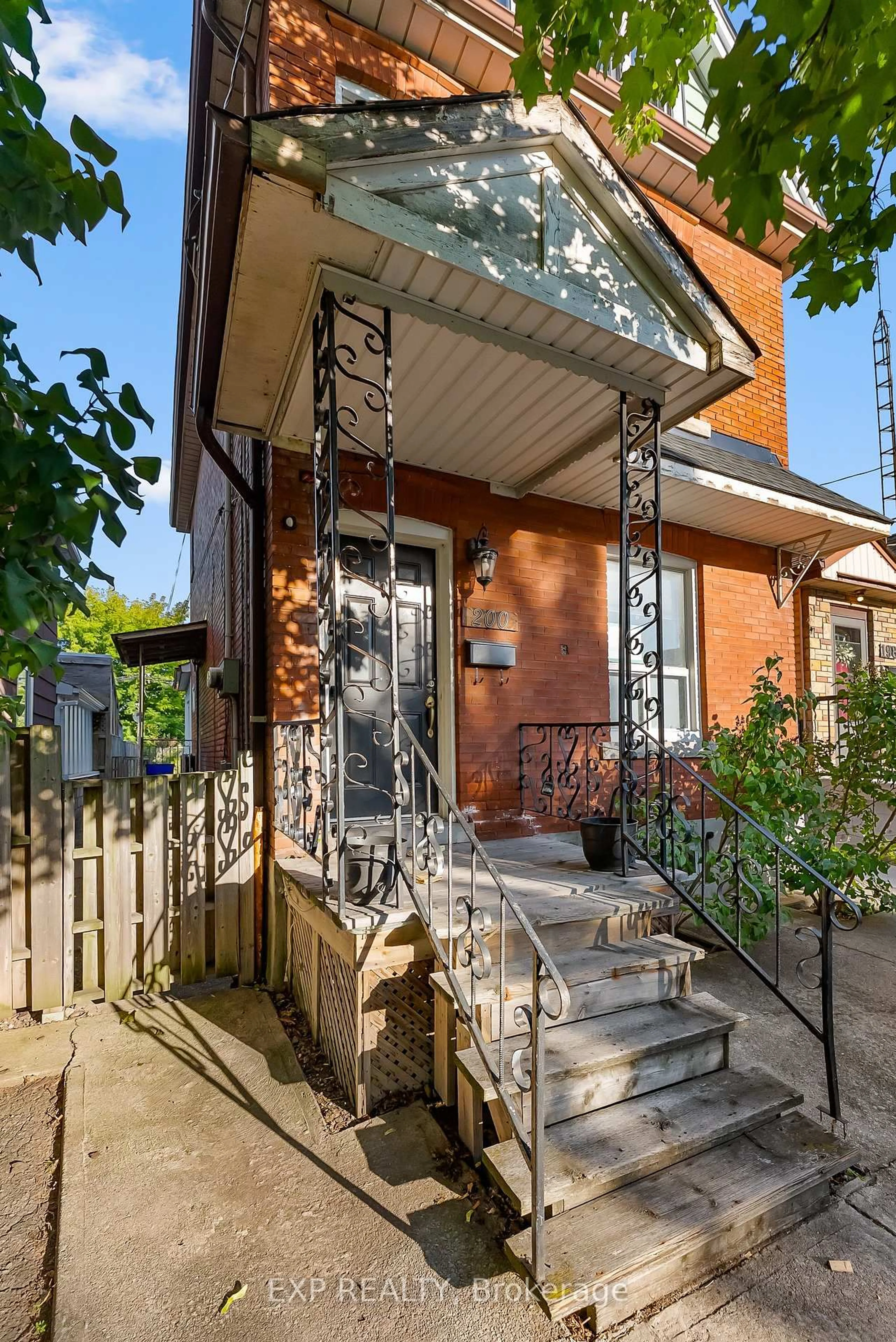 Home with brick exterior material, street for 200 Kensington Ave, Hamilton Ontario L8L 7N7