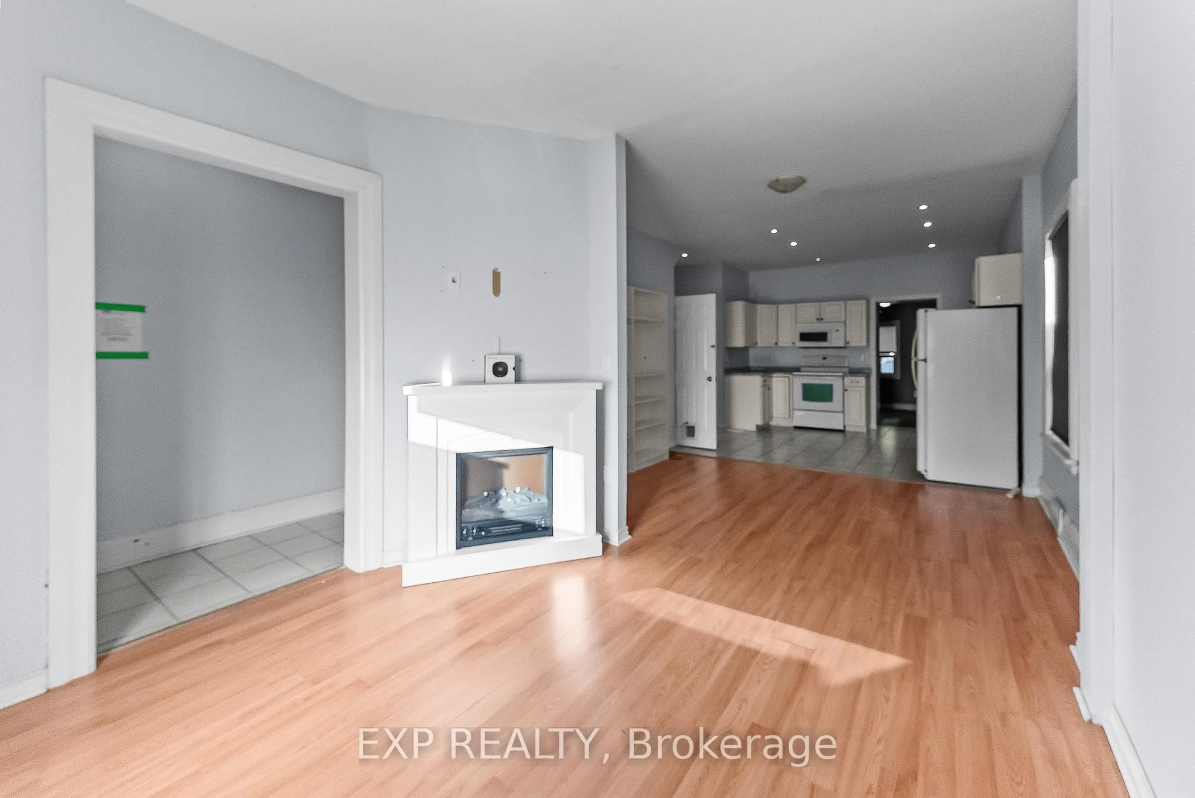 A pic of a room for 200 Kensington Ave, Hamilton Ontario L8L 7N7