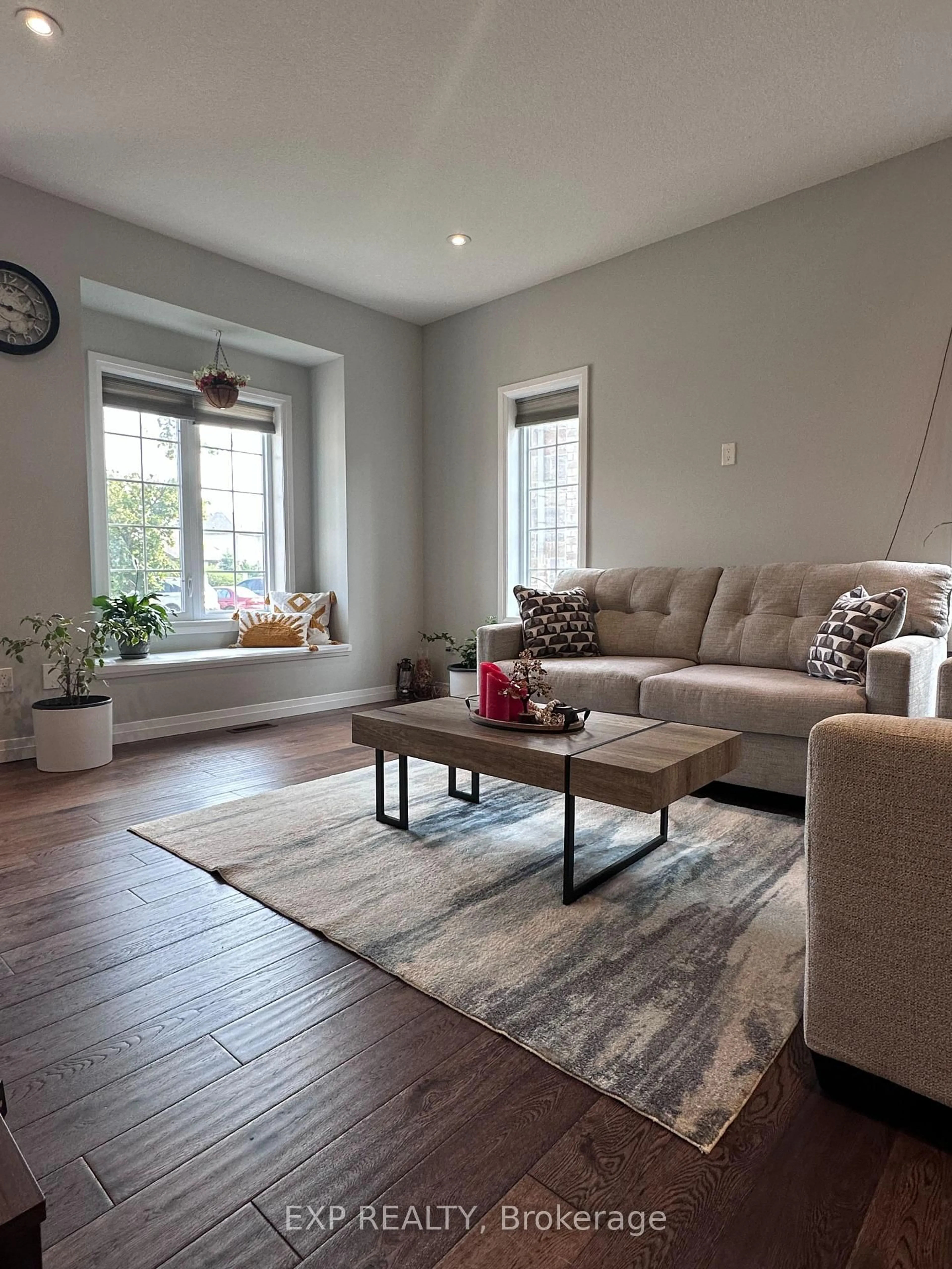 Living room with furniture, wood/laminate floor for 2910 TOKALA Tr #15, London North Ontario N6G 5B4
