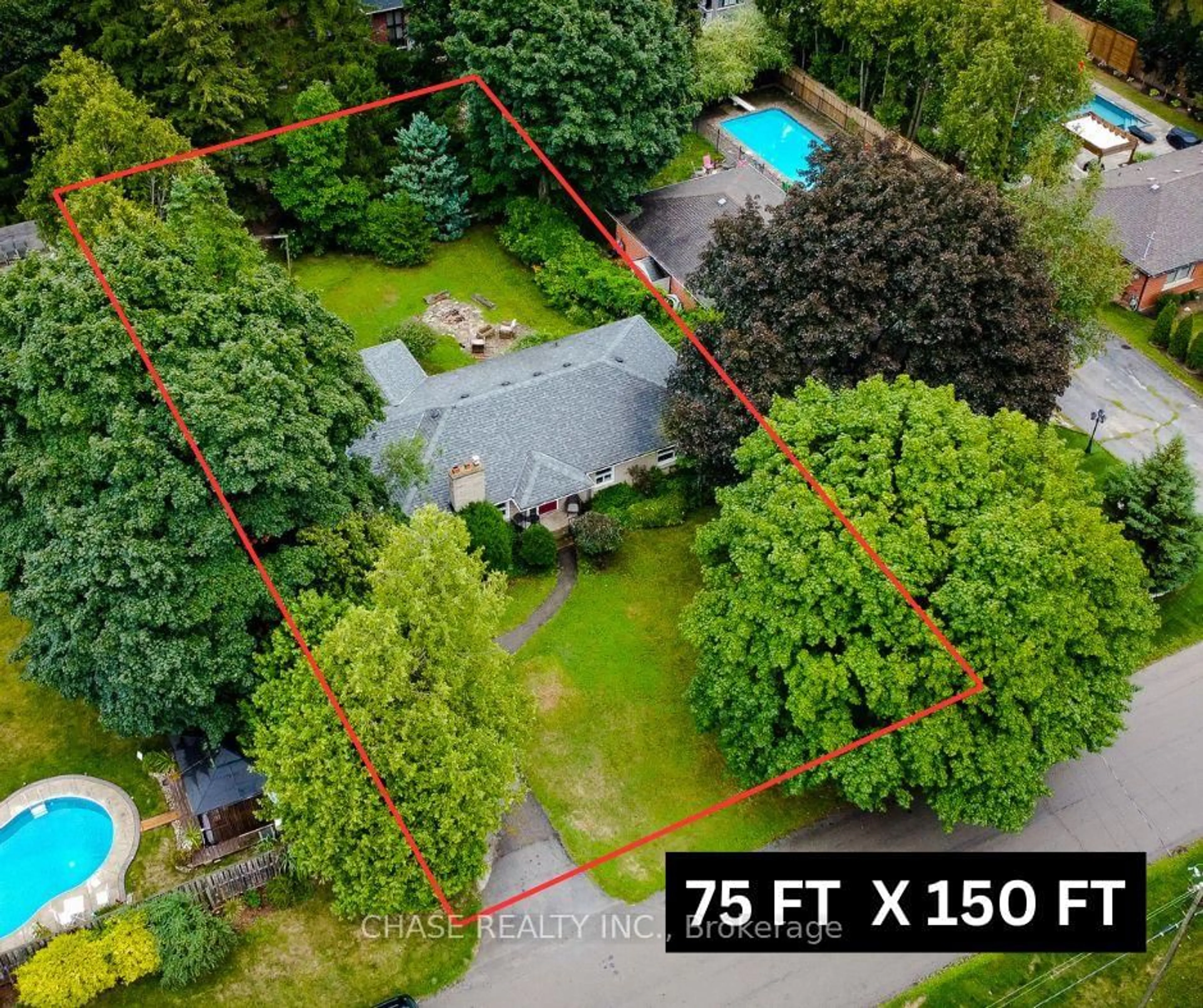 A pic from outside/outdoor area/front of a property/back of a property/a pic from drone, unknown for 371 Robina Rd, Hamilton Ontario L9G 2L9