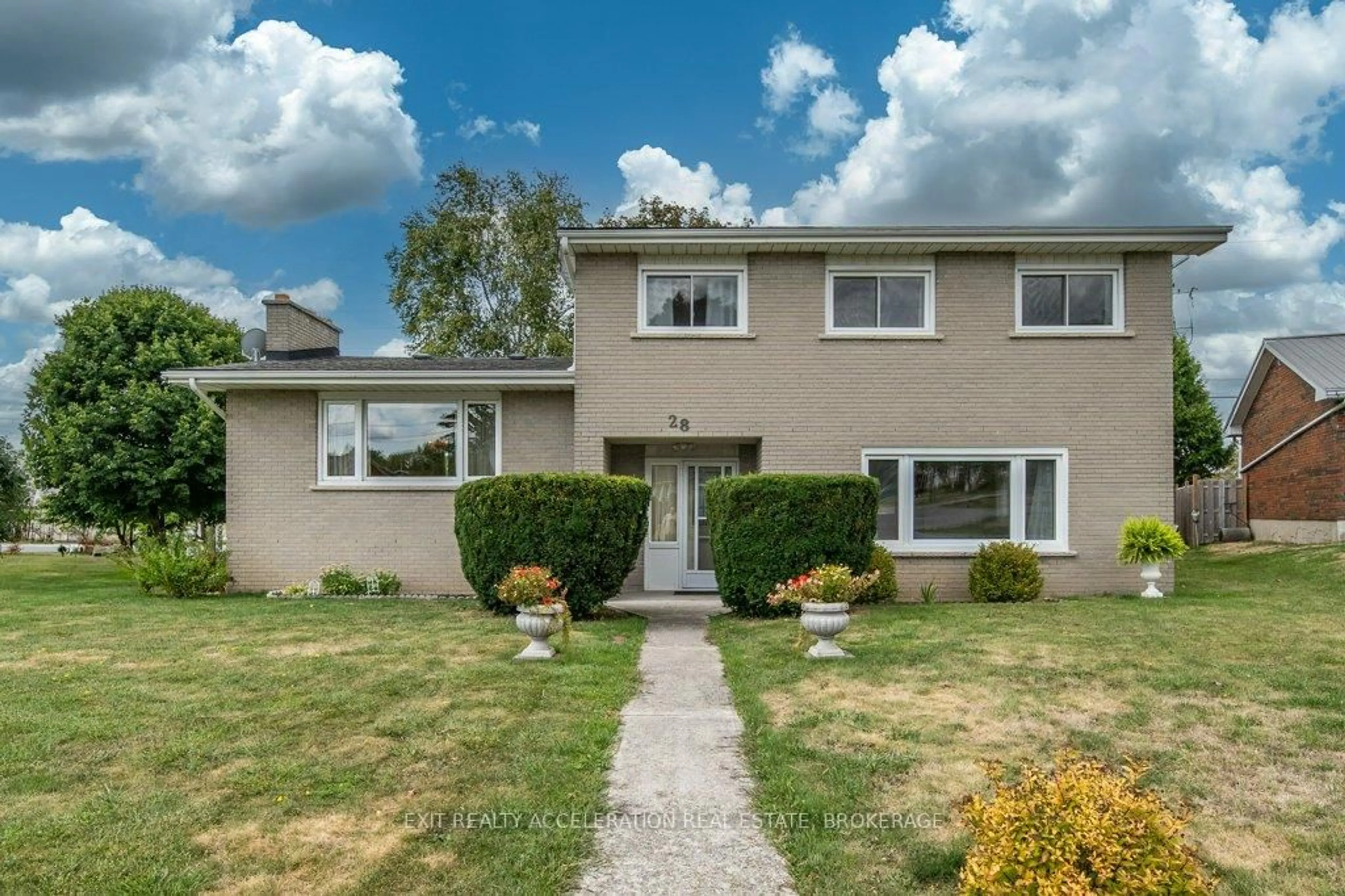 Home with vinyl exterior material, street for 28 Sunset Cres, Greater Napanee Ontario K7R 2G5
