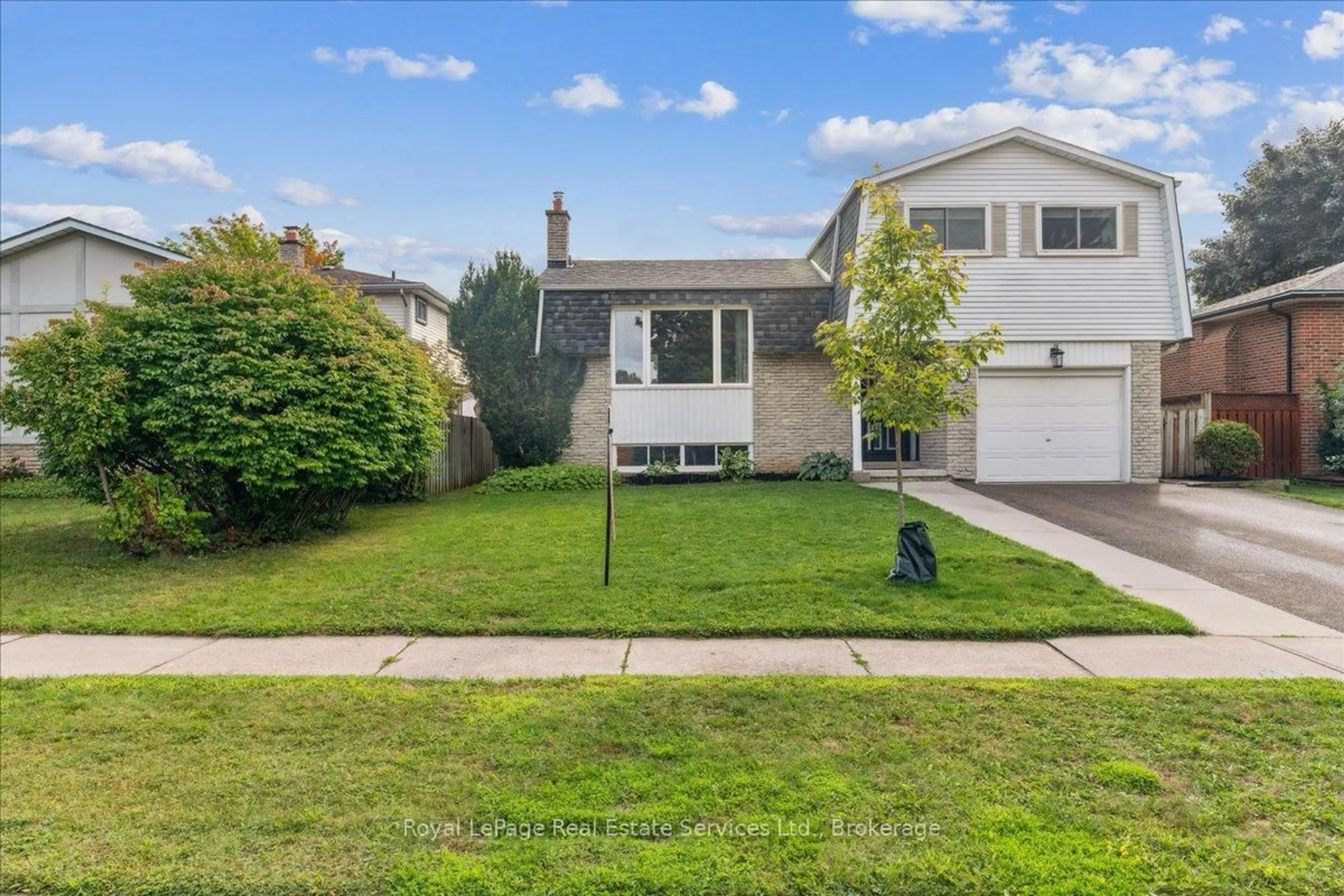 Home with vinyl exterior material, street for 15 Queensdale Cres, Guelph Ontario N1H 6W4