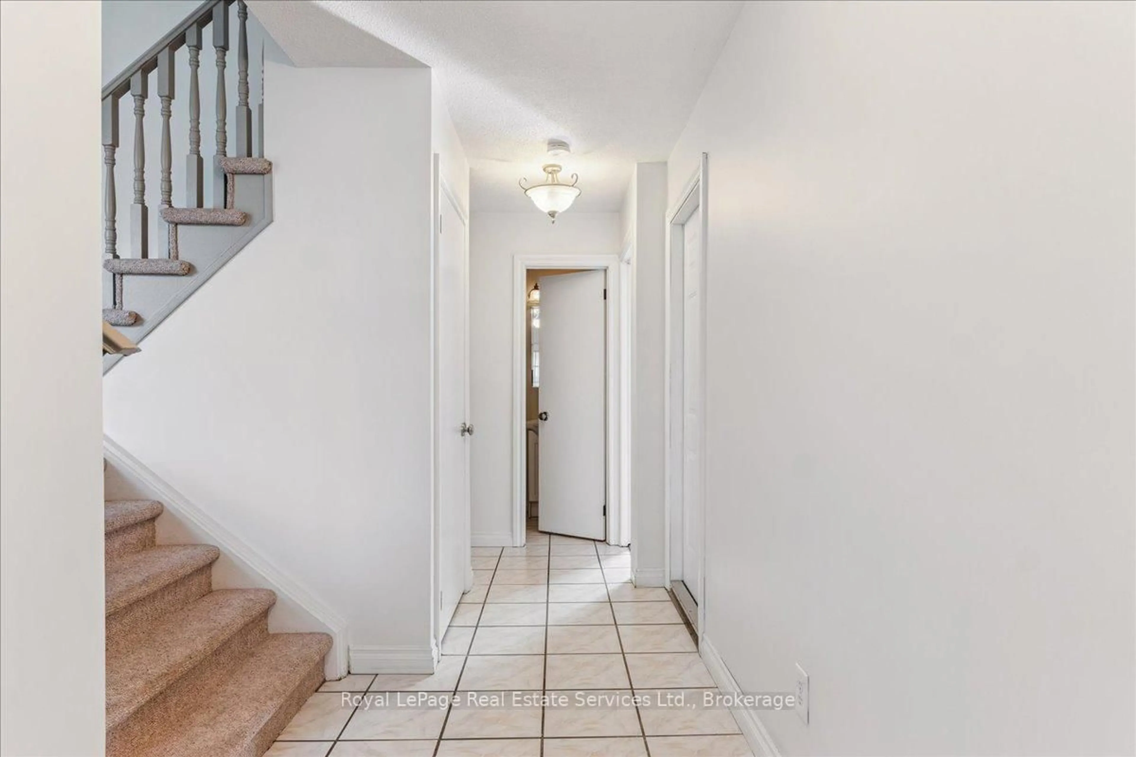 Indoor entryway for 15 Queensdale Cres, Guelph Ontario N1H 6W4