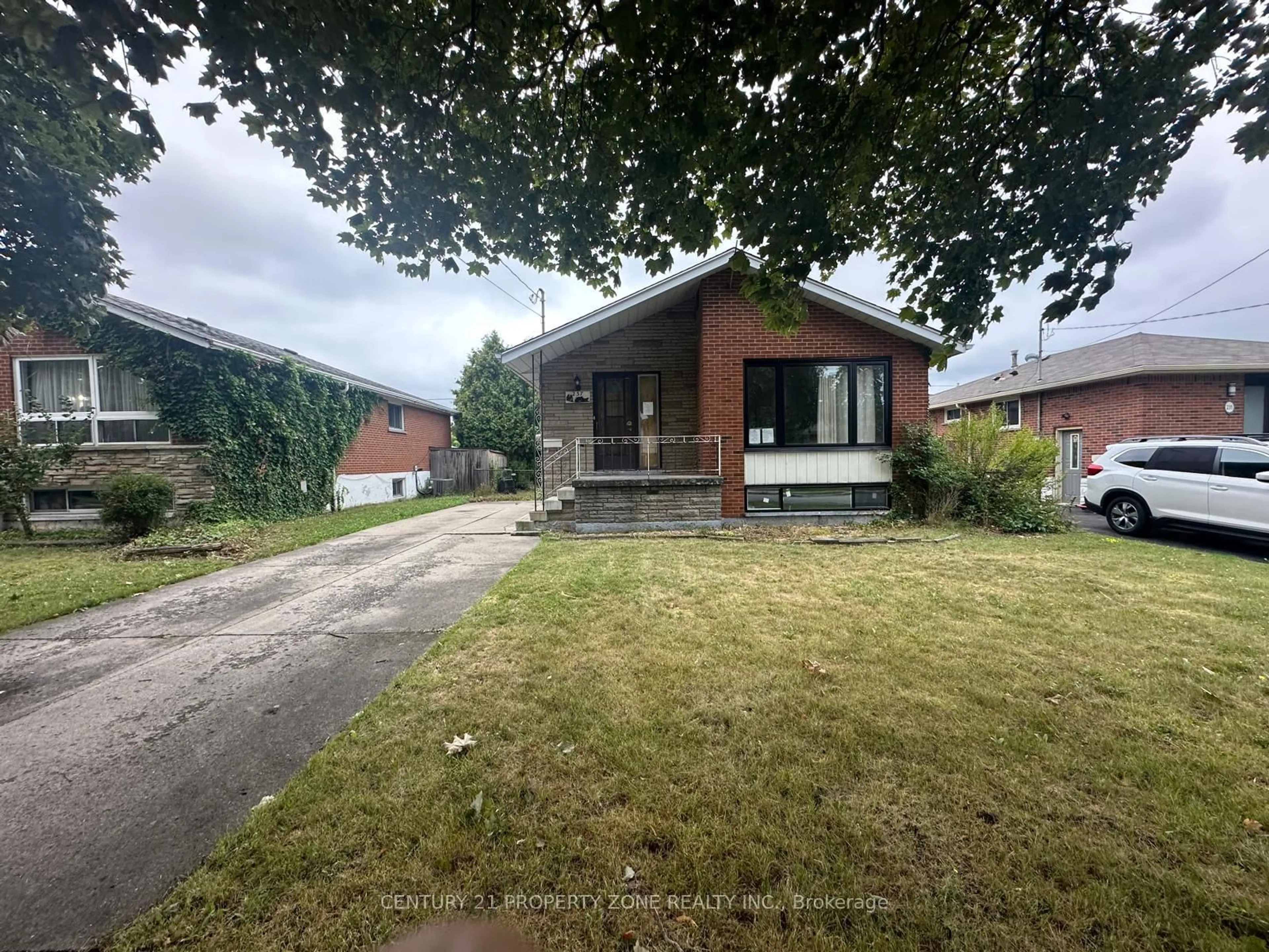 A pic from outside/outdoor area/front of a property/back of a property/a pic from drone, street for 237 Fernwood Cres, Hamilton Ontario L8T 3L7
